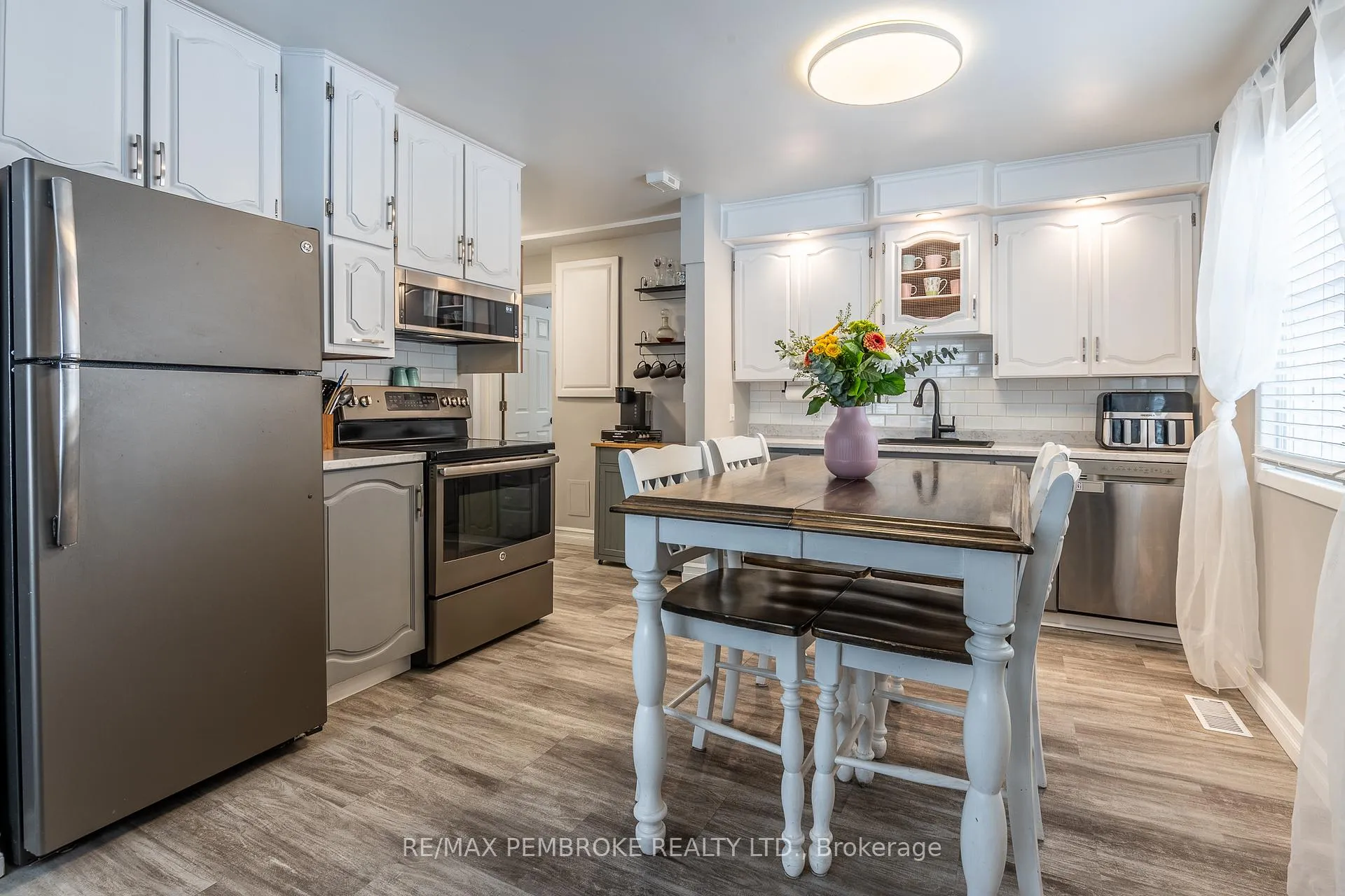 Photo 15 of 11 Michael Crescent, Petawawa — HOMEH