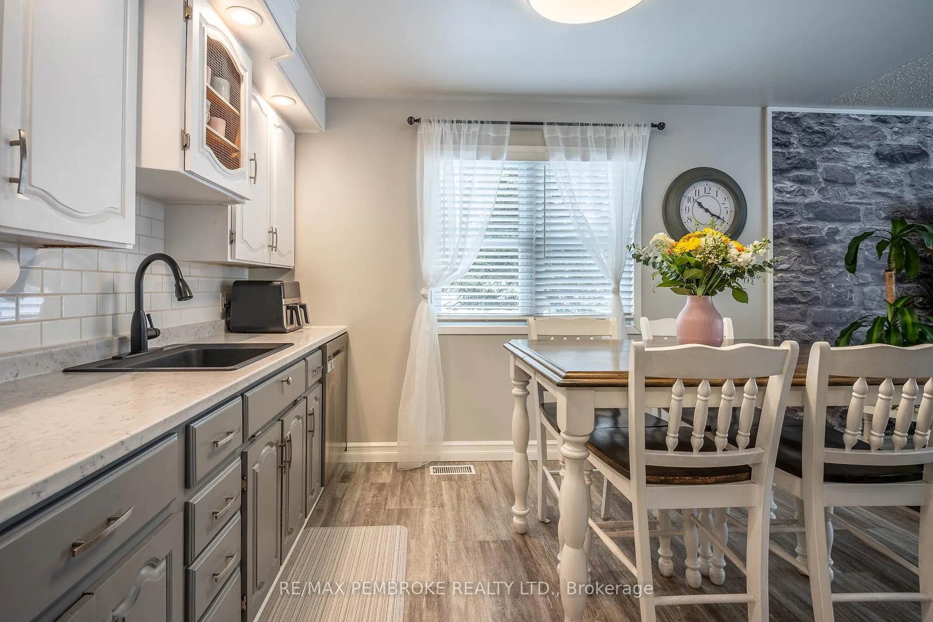 Photo 17 of 11 Michael Crescent, Petawawa — HOMEH