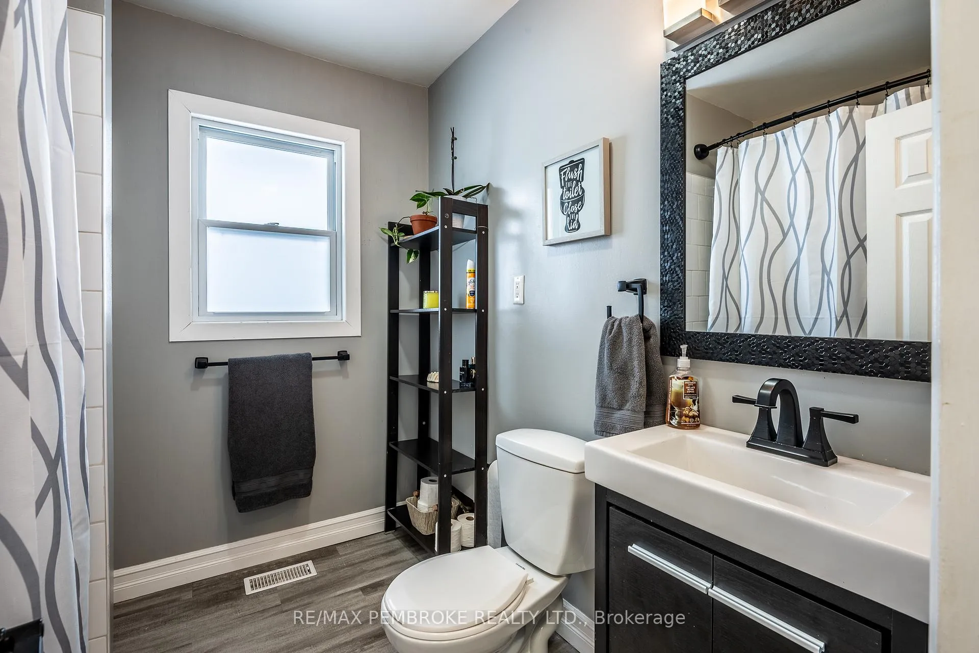 Photo 21 of 11 Michael Crescent, Petawawa — HOMEH