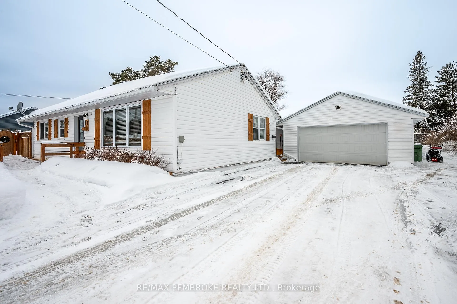 Photo 42 of 11 Michael Crescent, Petawawa — HOMEH