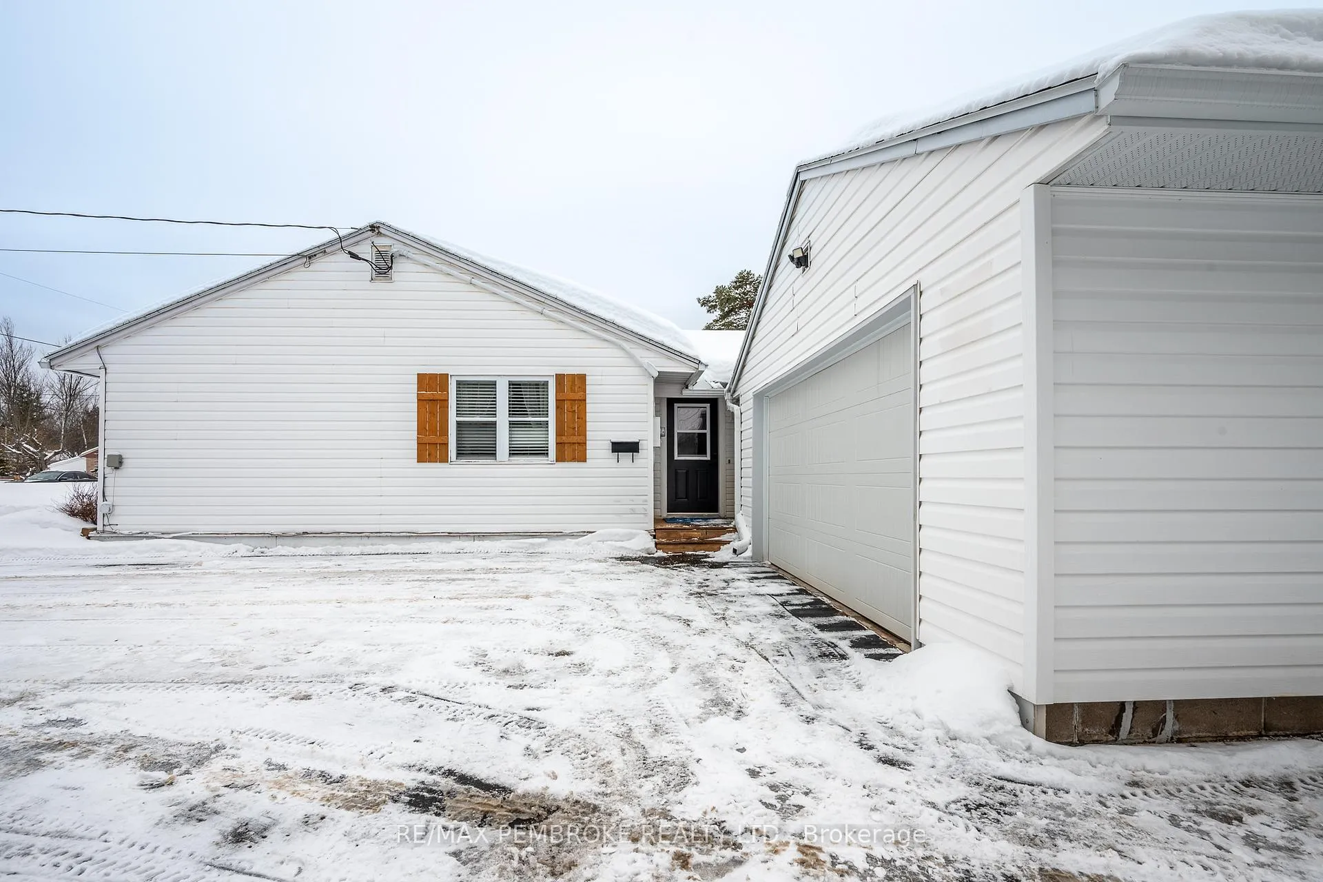Photo 43 of 11 Michael Crescent, Petawawa — HOMEH