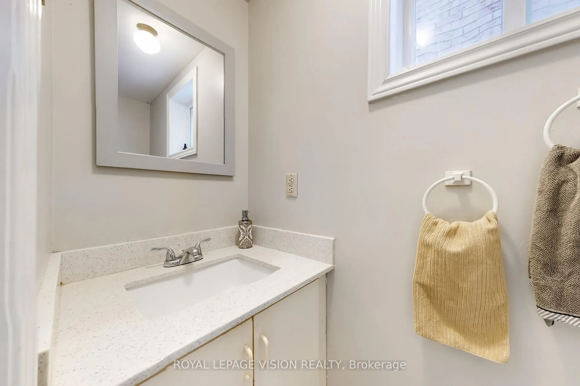 Photo 15 of 1855 Ashford Drive, Pickering, Village East — HOMEH