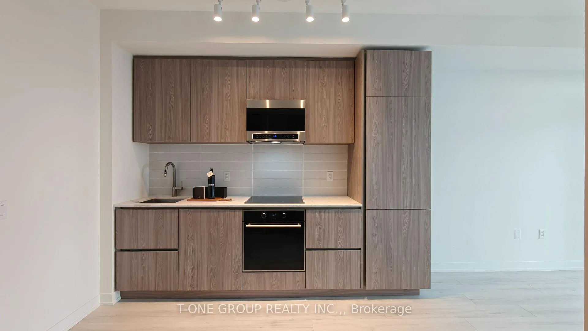 Photo 3 of Unit 3111, 110 Broadway Avenue, Toronto, Mount Pleasant West — HOMEH
