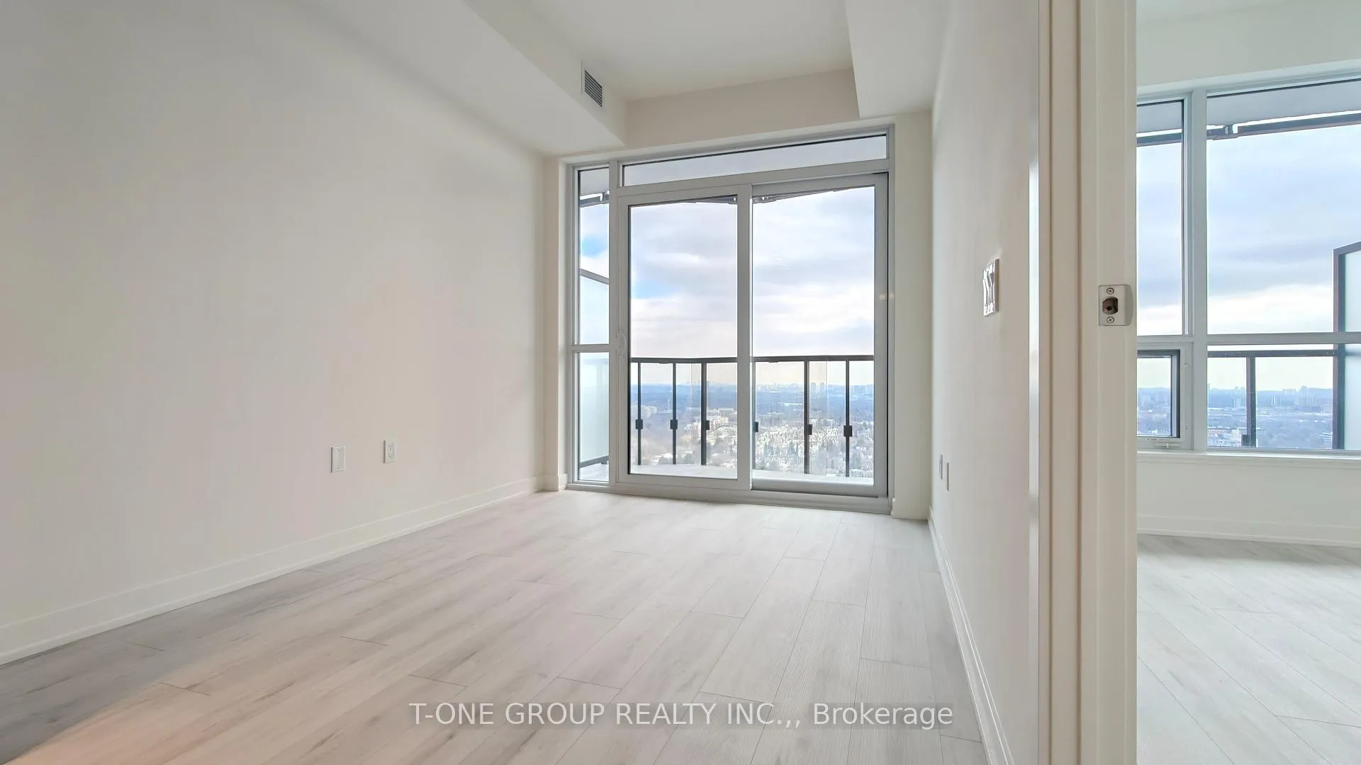 Photo 7 of Unit 3111, 110 Broadway Avenue, Toronto, Mount Pleasant West — HOMEH