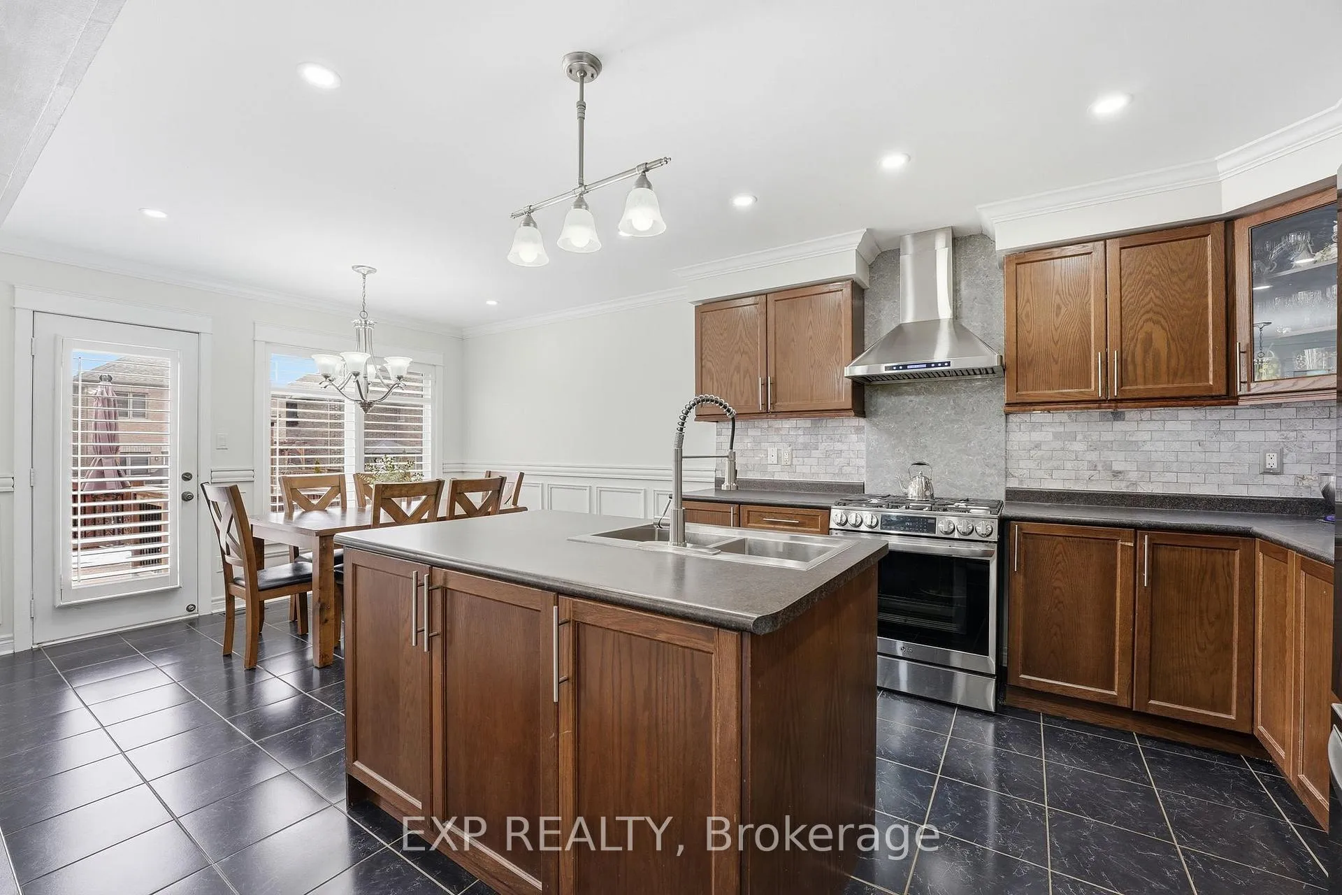 Photo 6 of 44 Willoughby Way, New Tecumseth, Alliston — HOMEH