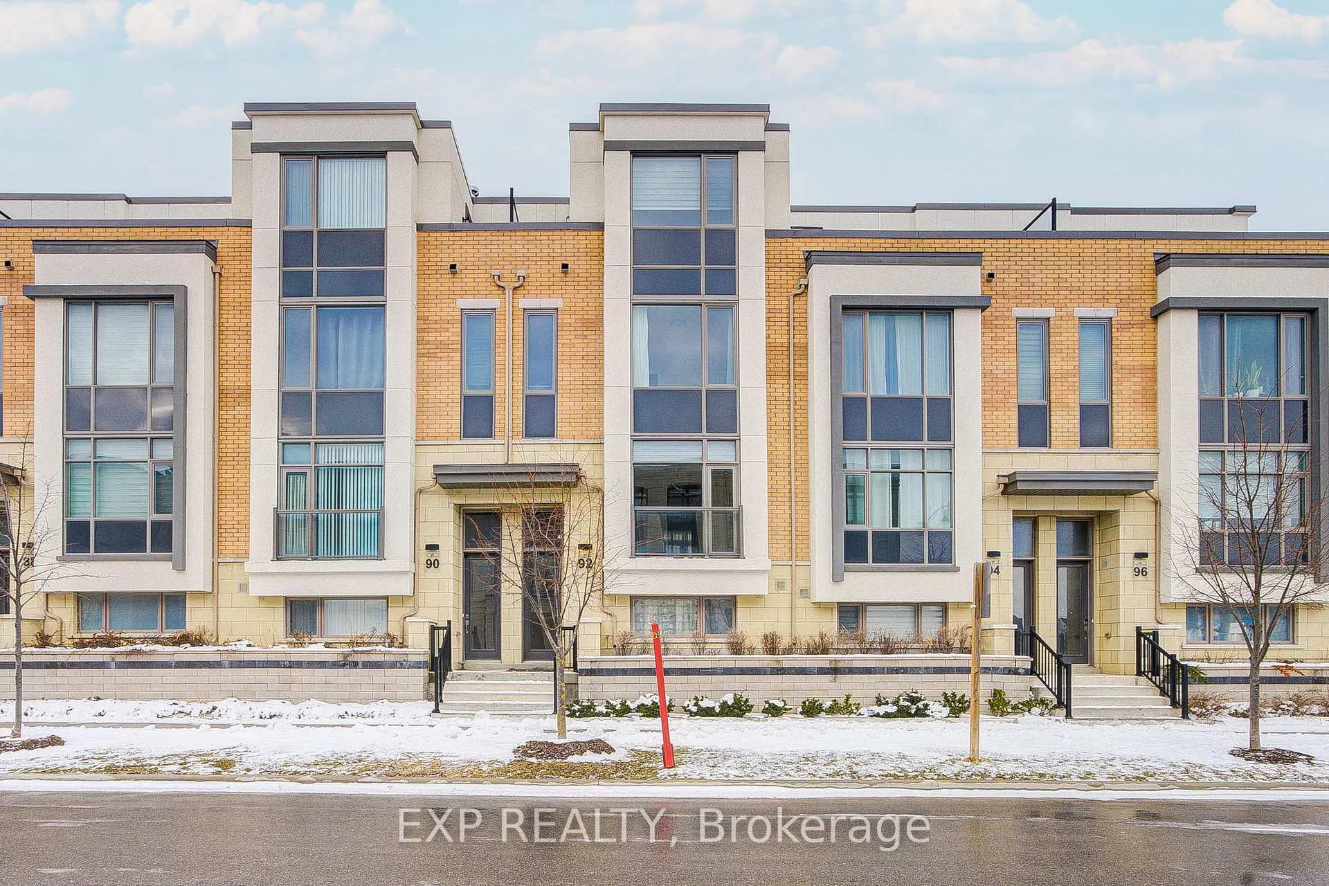 Photo 2 of 92 William Saville Street, Markham, Unionville — HOMEH