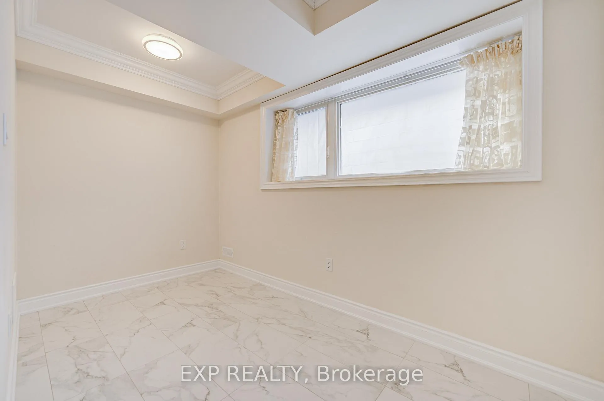 Photo 4 of 92 William Saville Street, Markham, Unionville — HOMEH