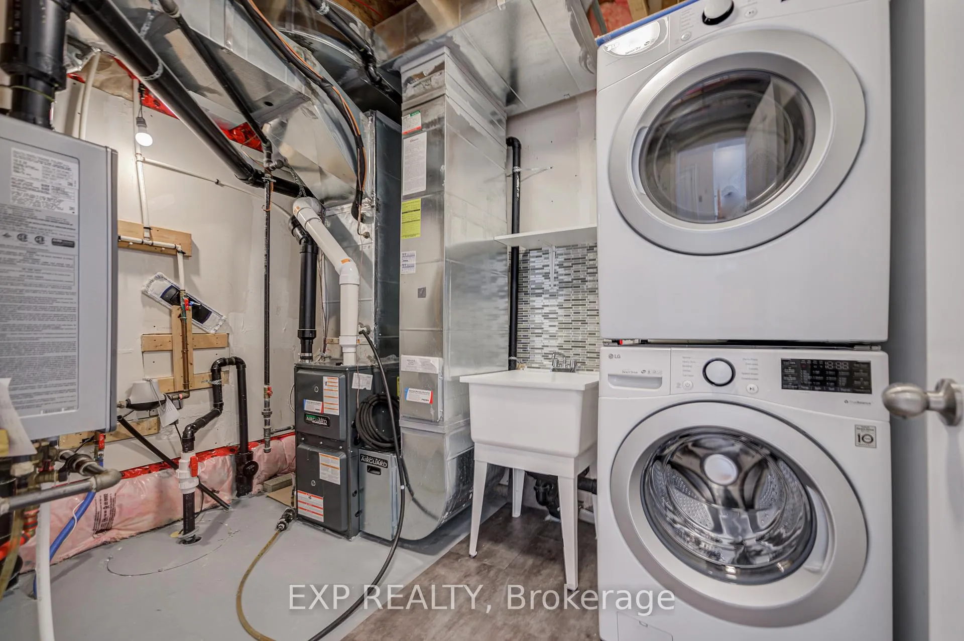 Photo 6 of 92 William Saville Street, Markham, Unionville — HOMEH