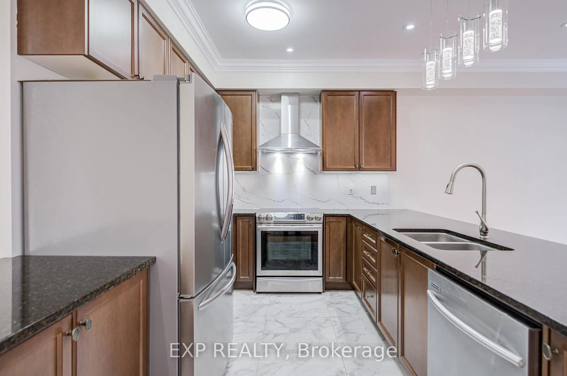 Photo 10 of 92 William Saville Street, Markham, Unionville — HOMEH