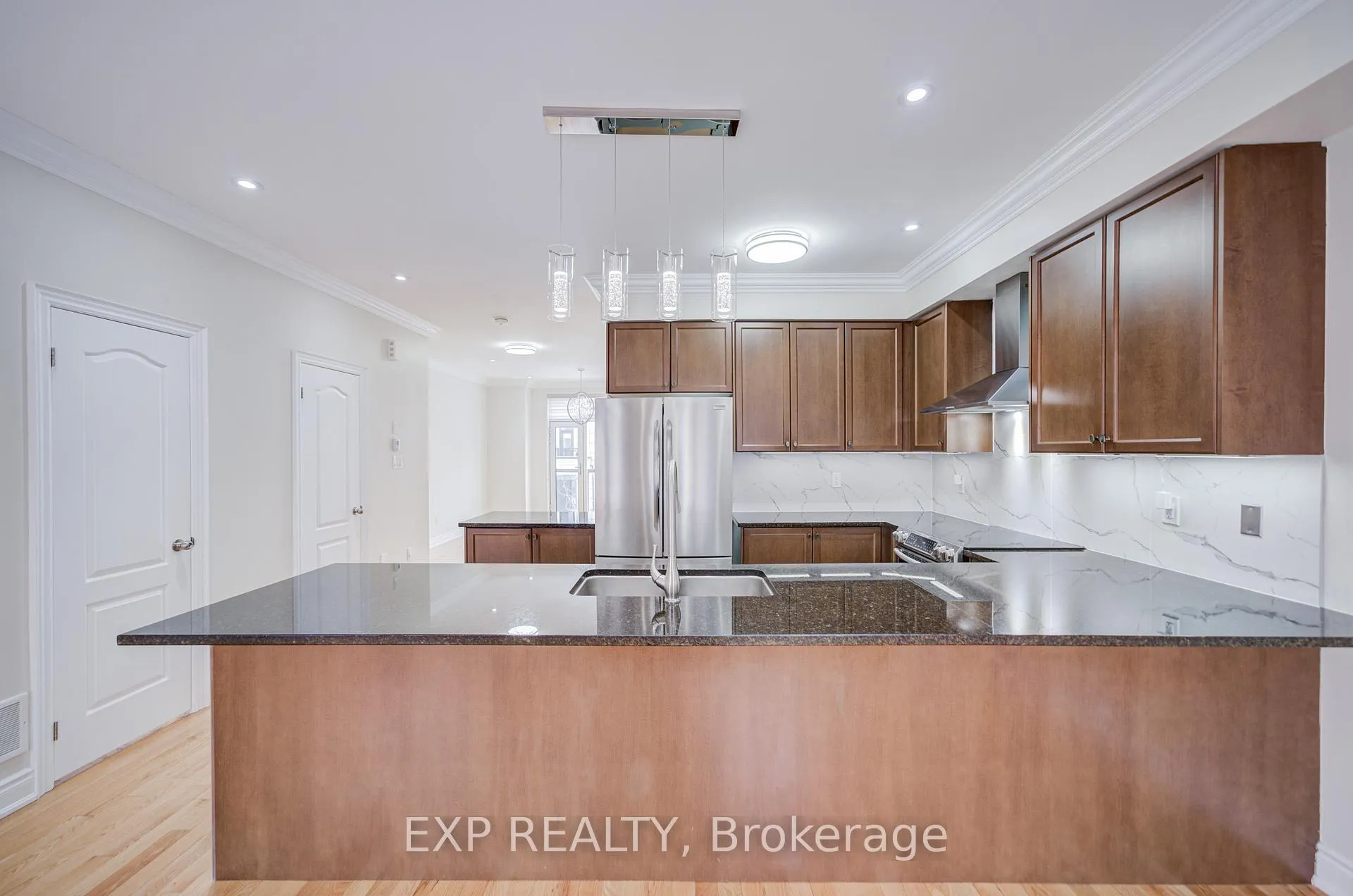 Photo 12 of 92 William Saville Street, Markham, Unionville — HOMEH