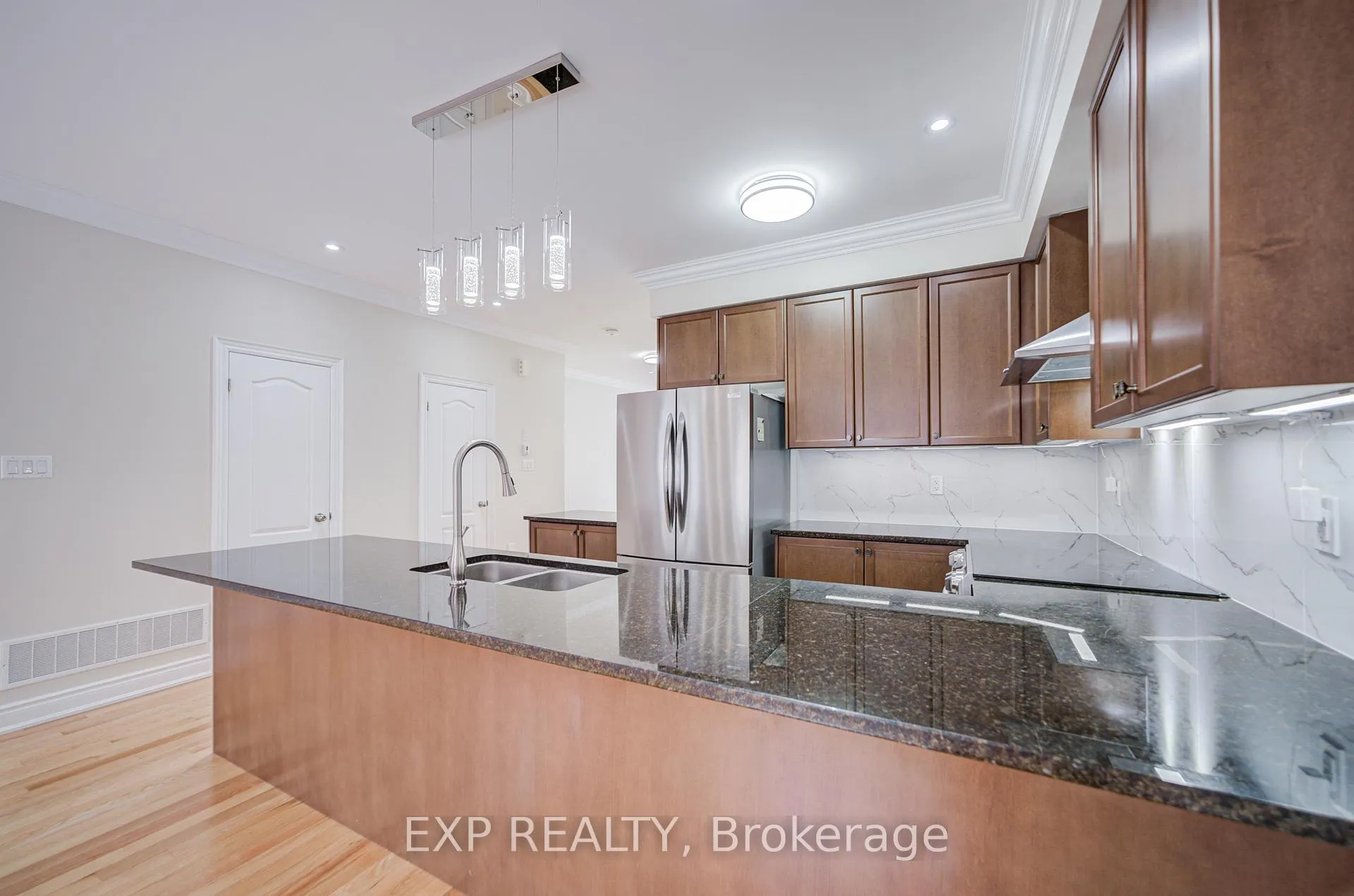 Photo 13 of 92 William Saville Street, Markham, Unionville — HOMEH