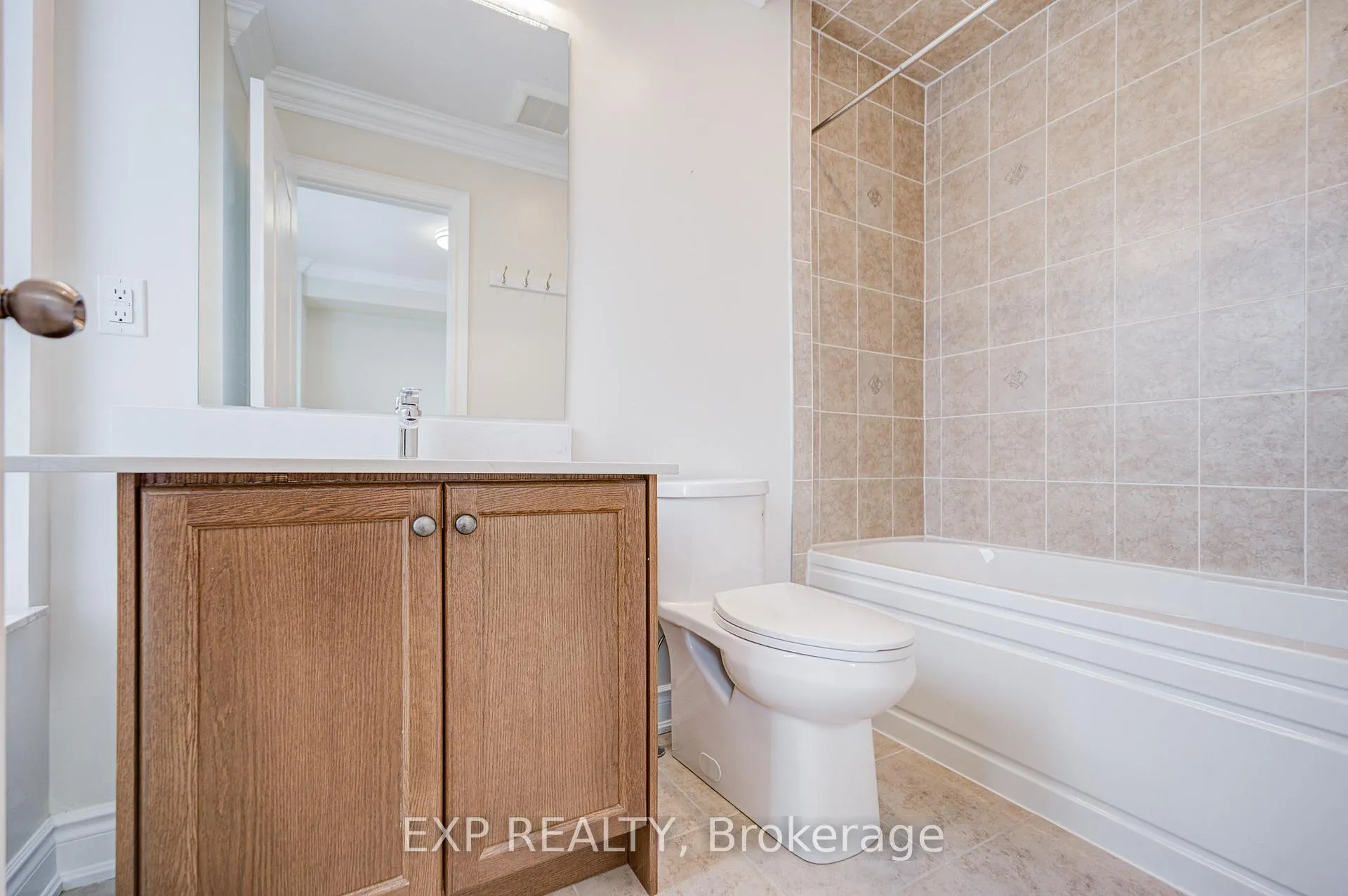 Photo 24 of 92 William Saville Street, Markham, Unionville — HOMEH