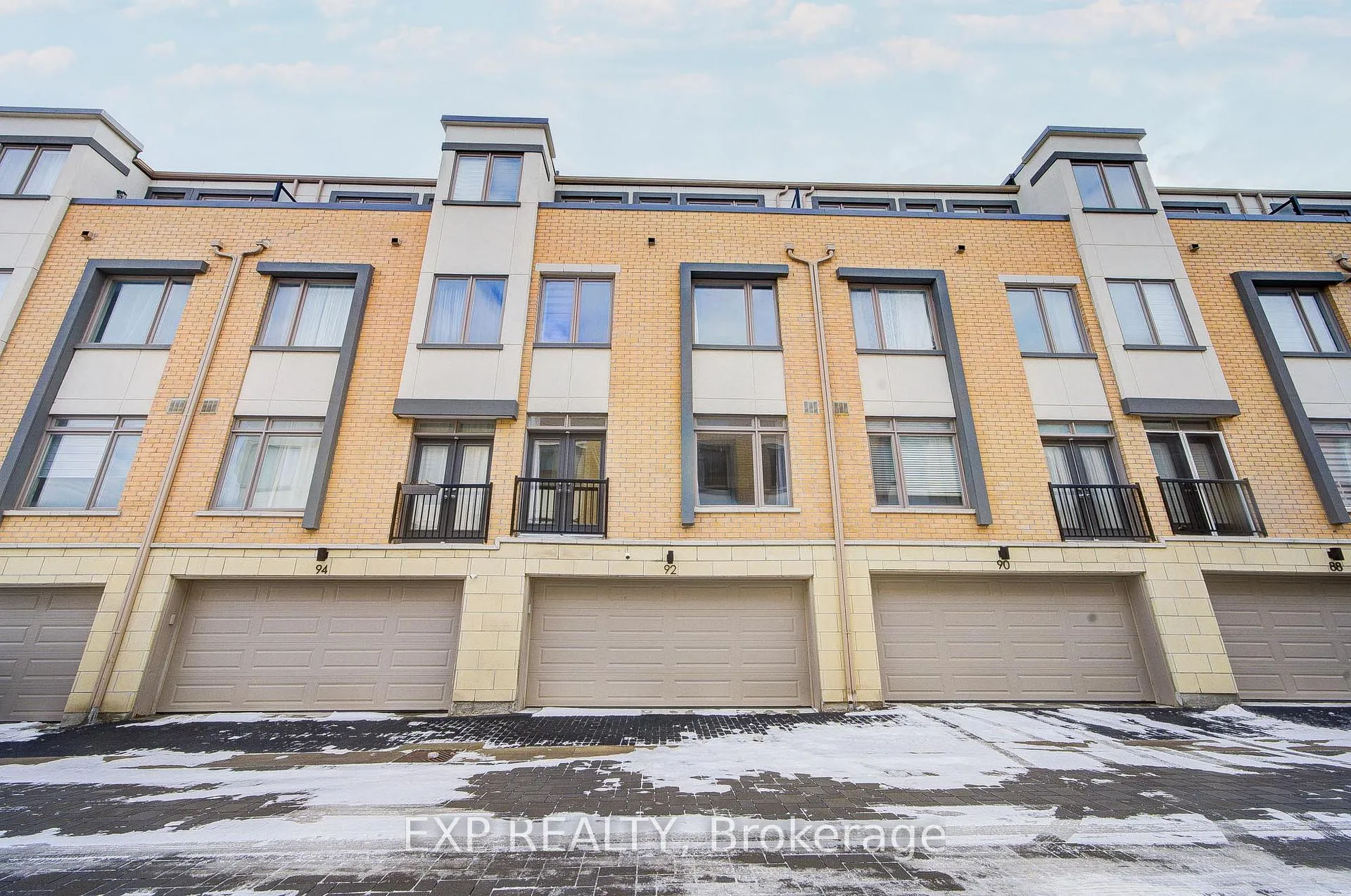 Photo 39 of 92 William Saville Street, Markham, Unionville — HOMEH