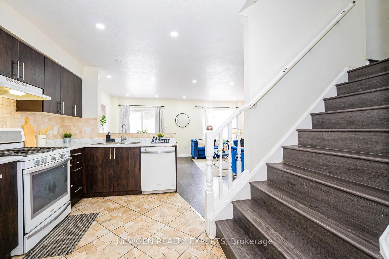 Photo 9 of 1465 Old Zeller Drive, Kitchener, Grand River South — HOMEH