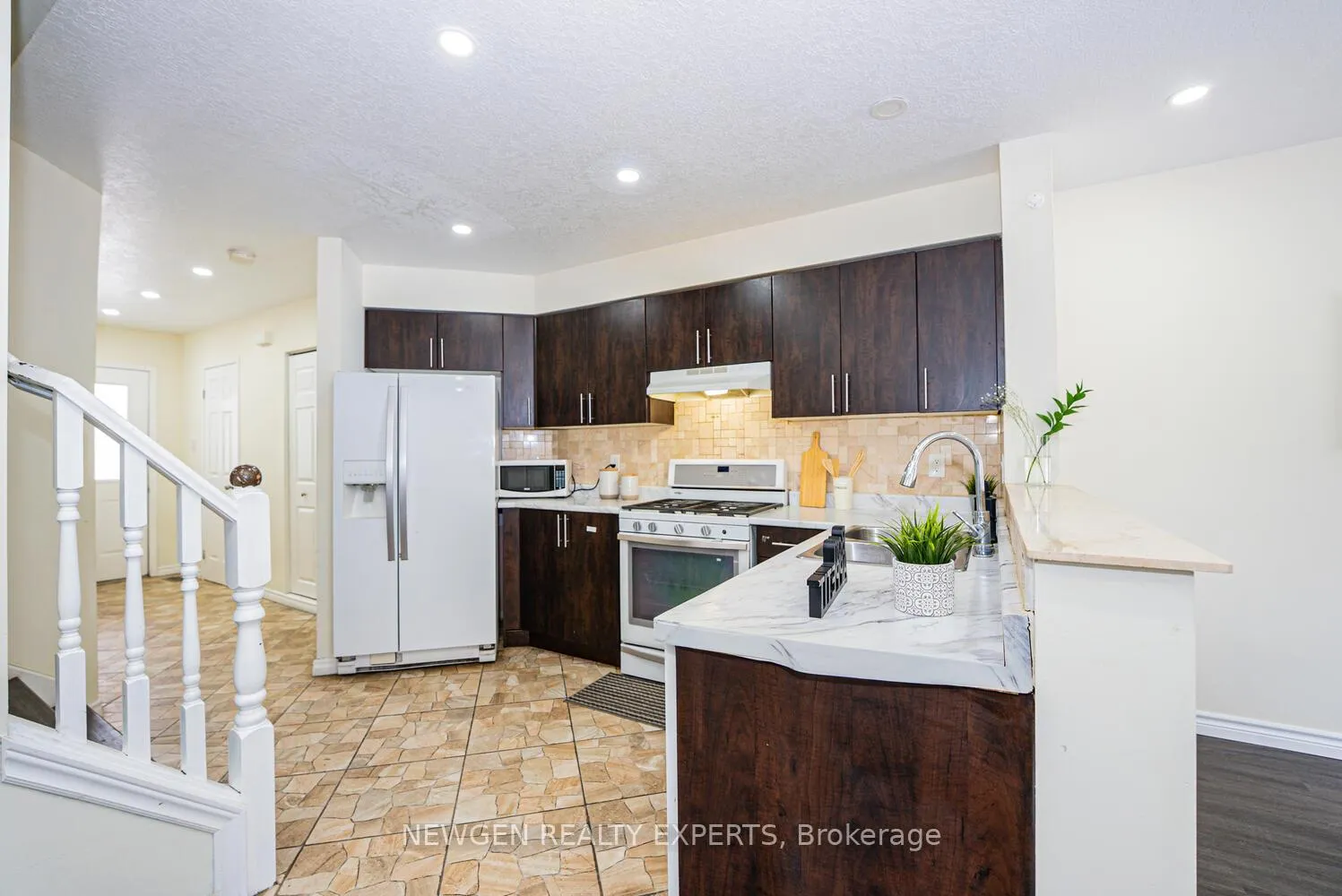Photo 10 of 1465 Old Zeller Drive, Kitchener, Grand River South — HOMEH