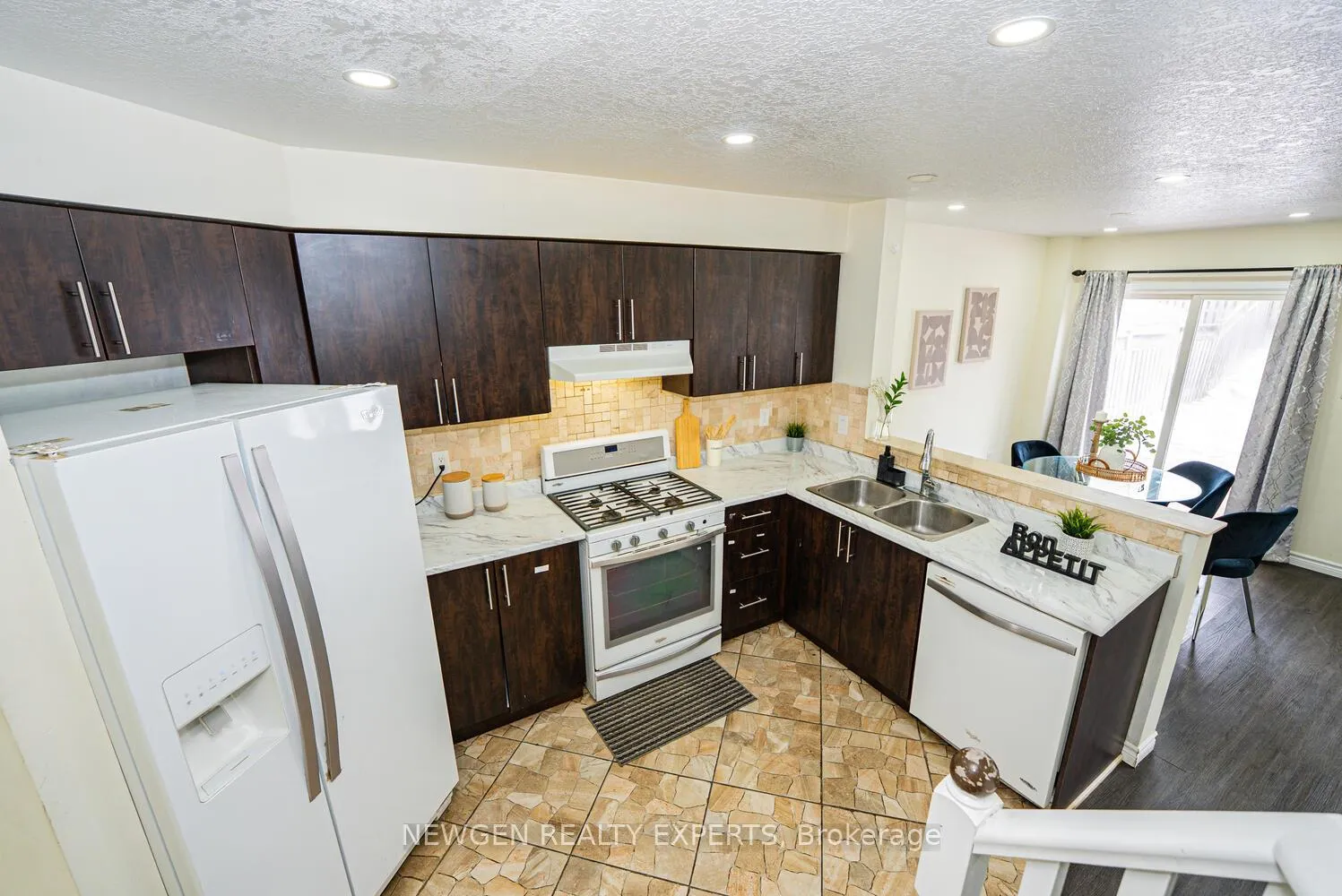 Photo 12 of 1465 Old Zeller Drive, Kitchener, Grand River South — HOMEH