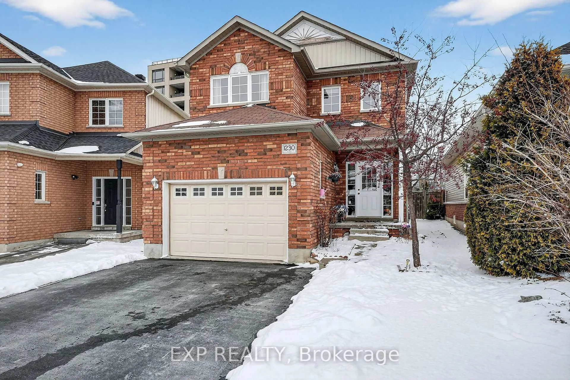 Photo 2 of 1230 Macinally Court, Oshawa, Pinecrest — HOMEH