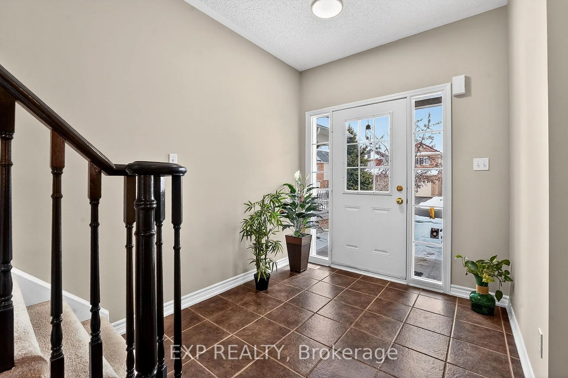 Photo 4 of 1230 Macinally Court, Oshawa, Pinecrest — HOMEH