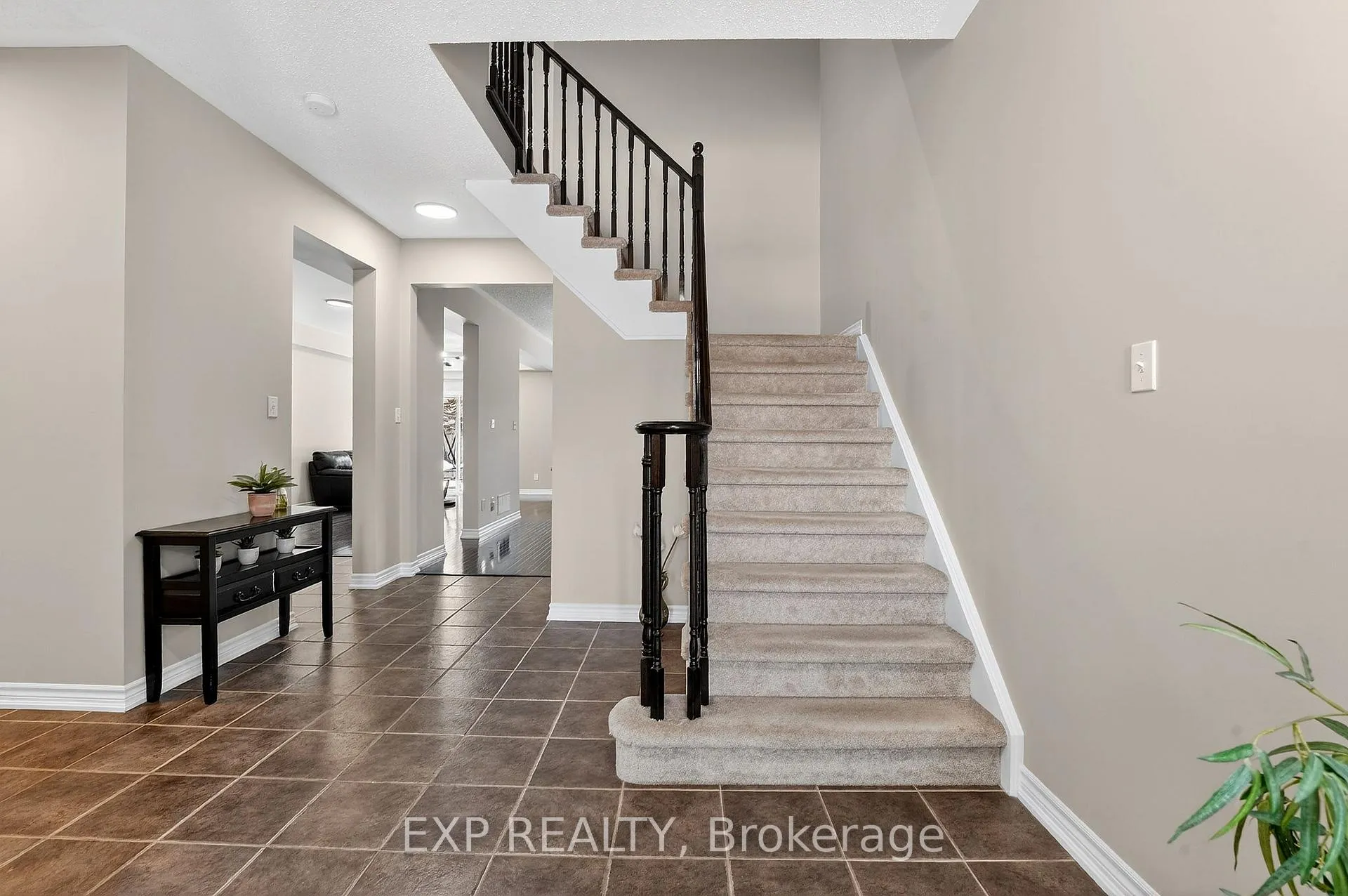 Photo 5 of 1230 Macinally Court, Oshawa, Pinecrest — HOMEH