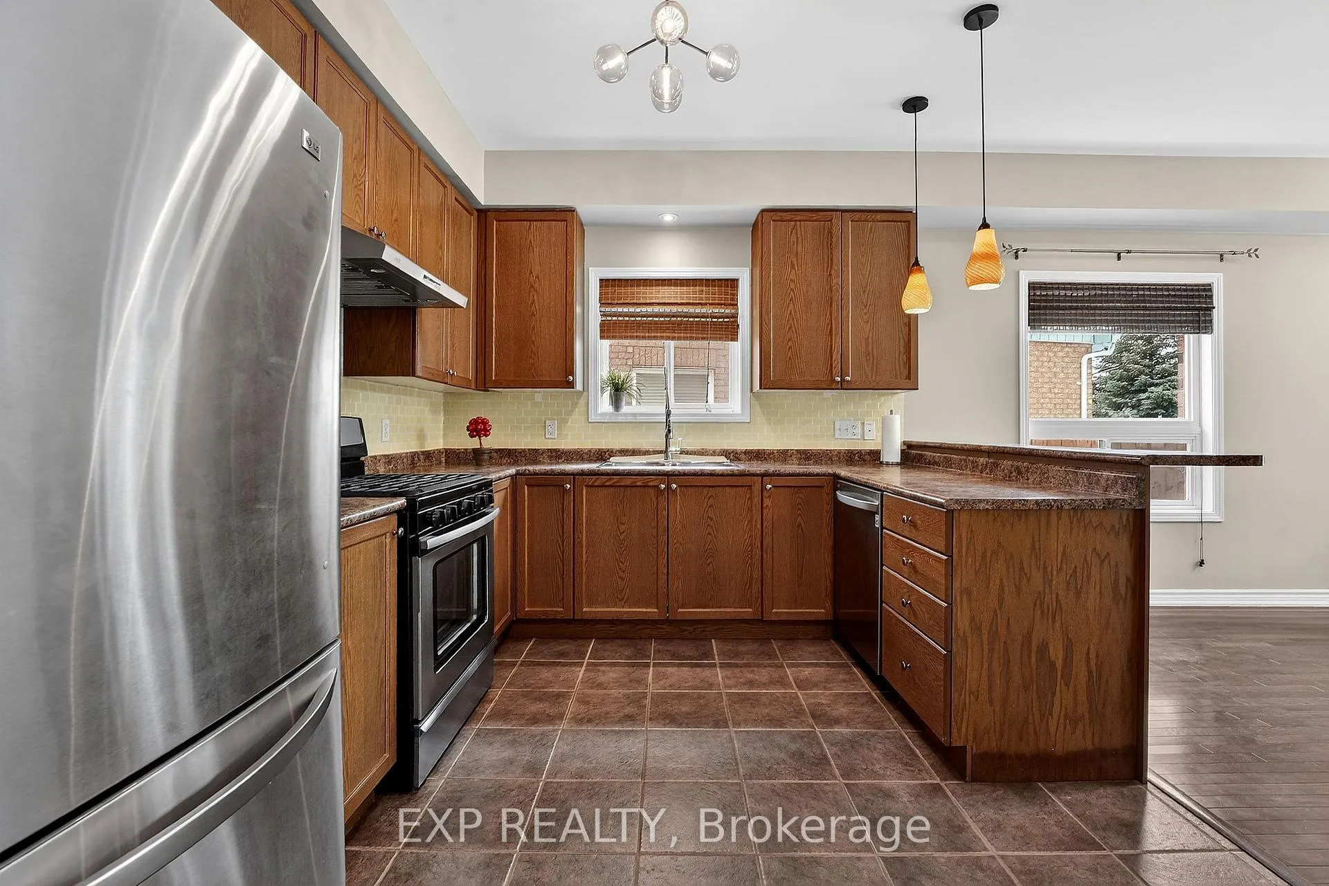 Photo 10 of 1230 Macinally Court, Oshawa, Pinecrest — HOMEH