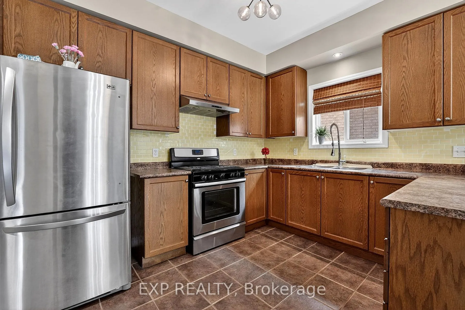 Photo 11 of 1230 Macinally Court, Oshawa, Pinecrest — HOMEH