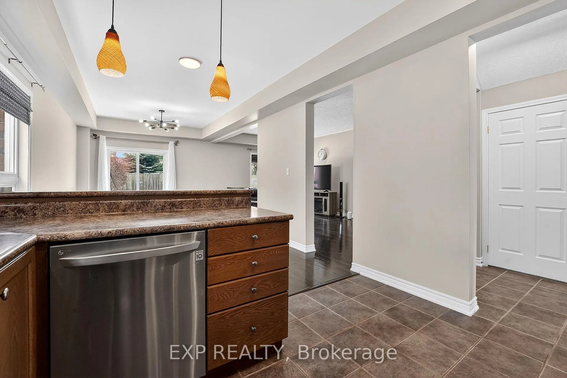 Photo 12 of 1230 Macinally Court, Oshawa, Pinecrest — HOMEH