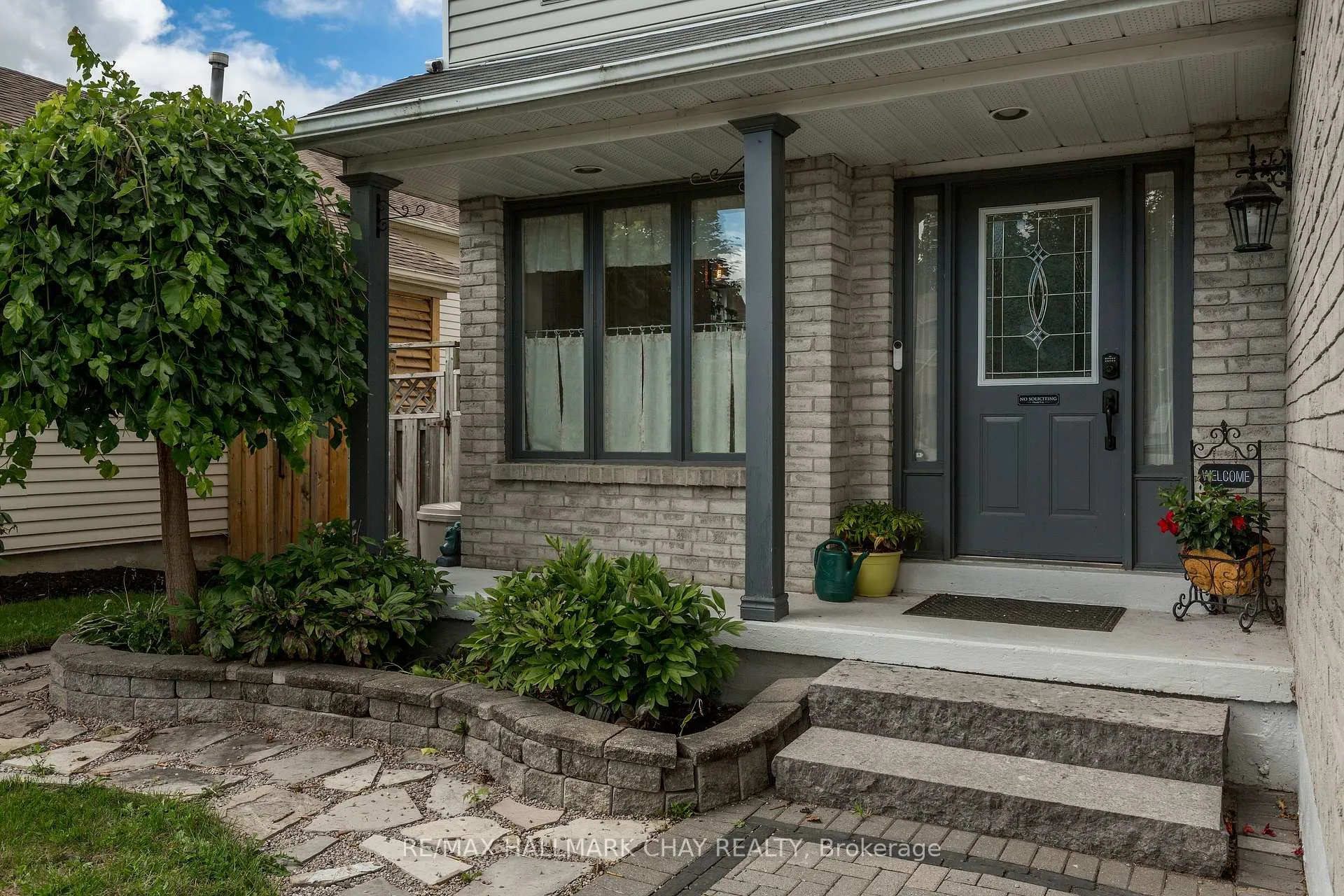 Photo 3 of 18 Gosney Crescent, Barrie, Painswick North — HOMEH