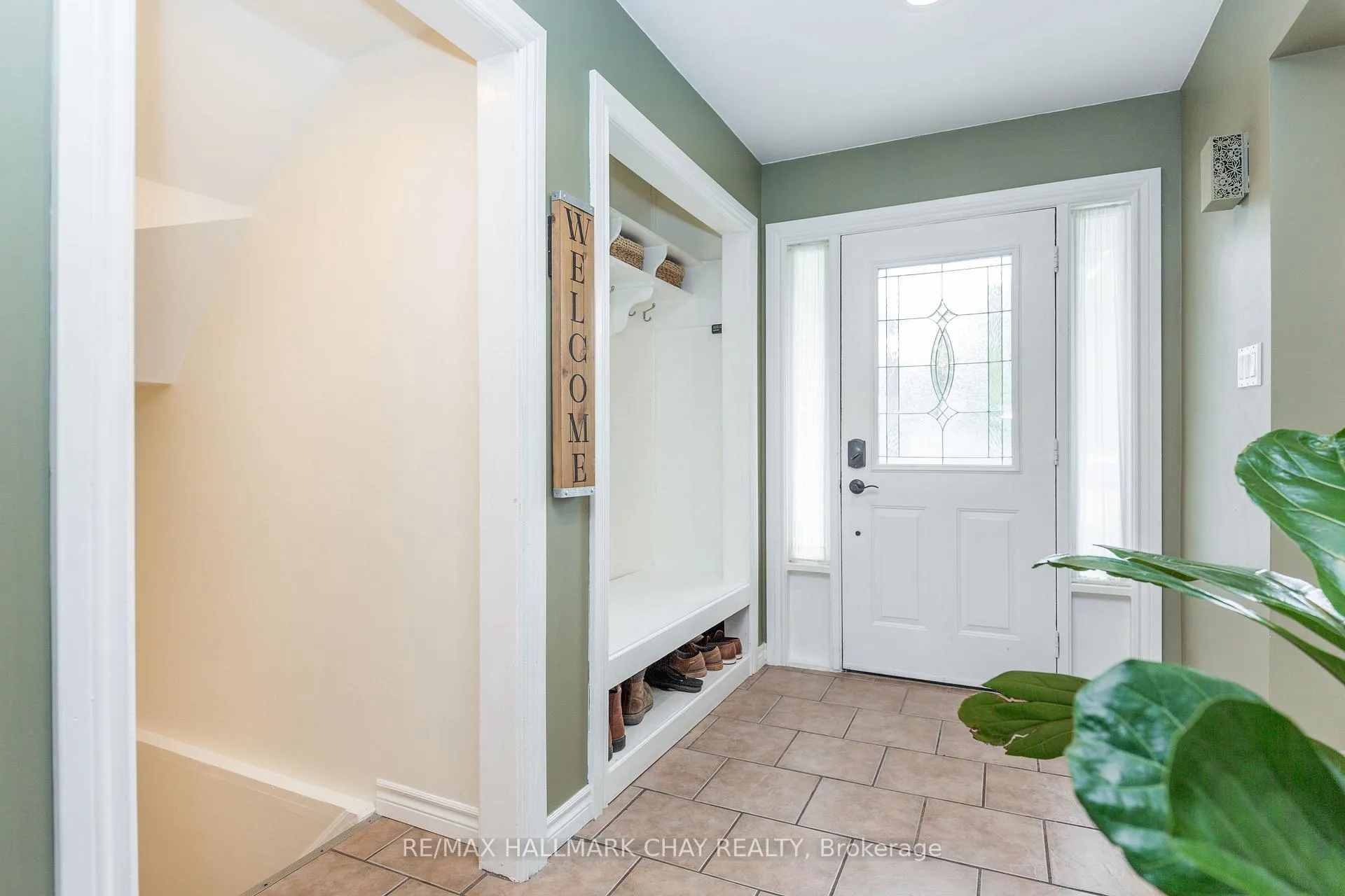 Photo 8 of 18 Gosney Crescent, Barrie, Painswick North — HOMEH