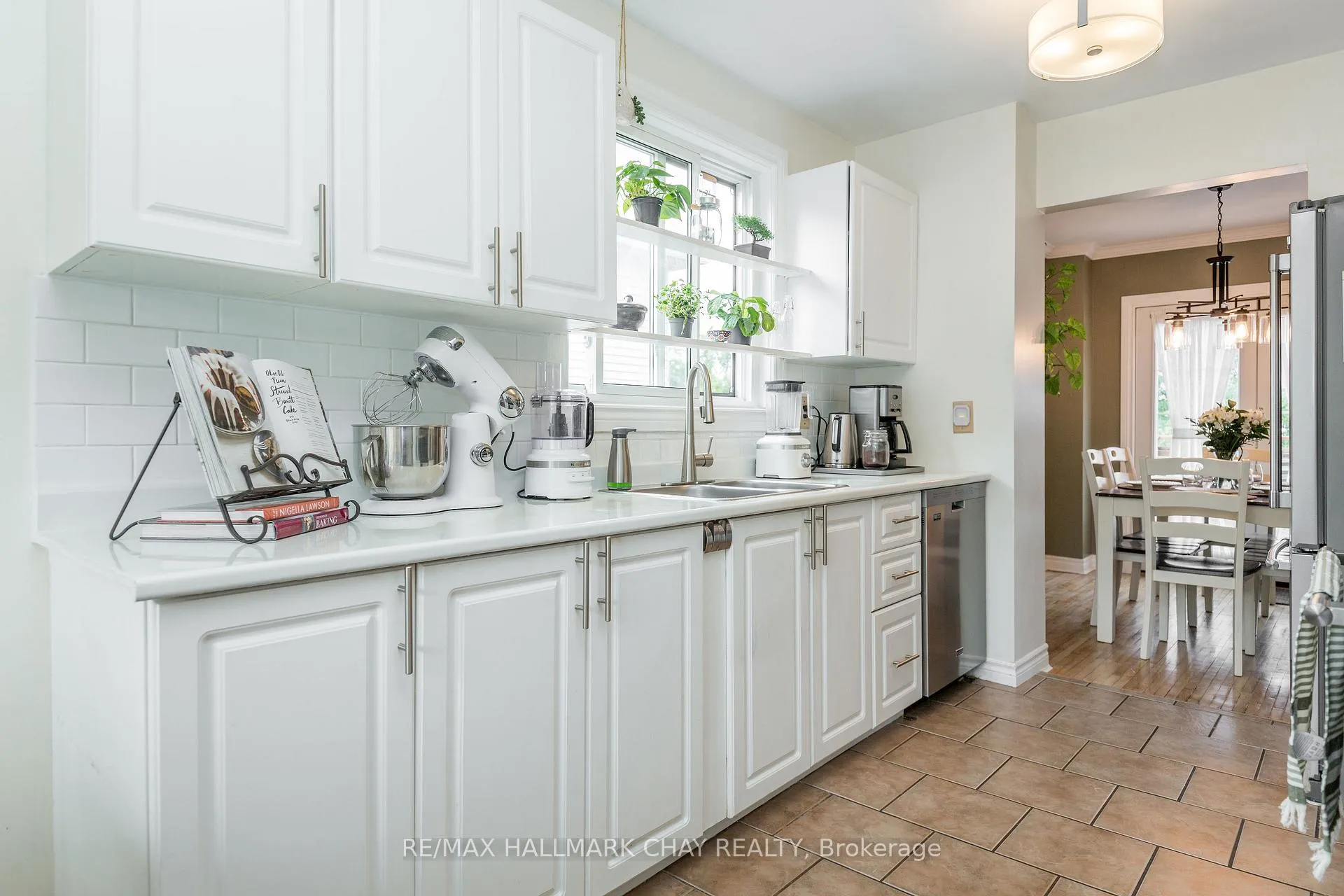 Photo 12 of 18 Gosney Crescent, Barrie, Painswick North — HOMEH