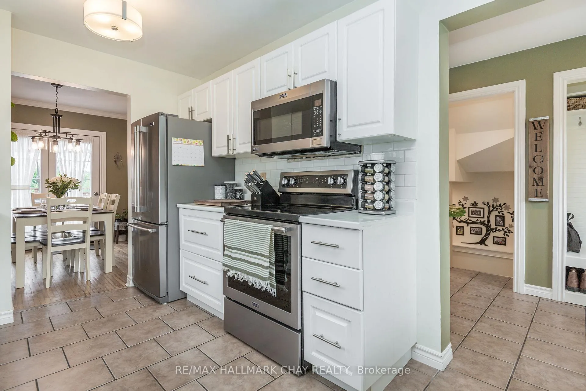 Photo 13 of 18 Gosney Crescent, Barrie, Painswick North — HOMEH