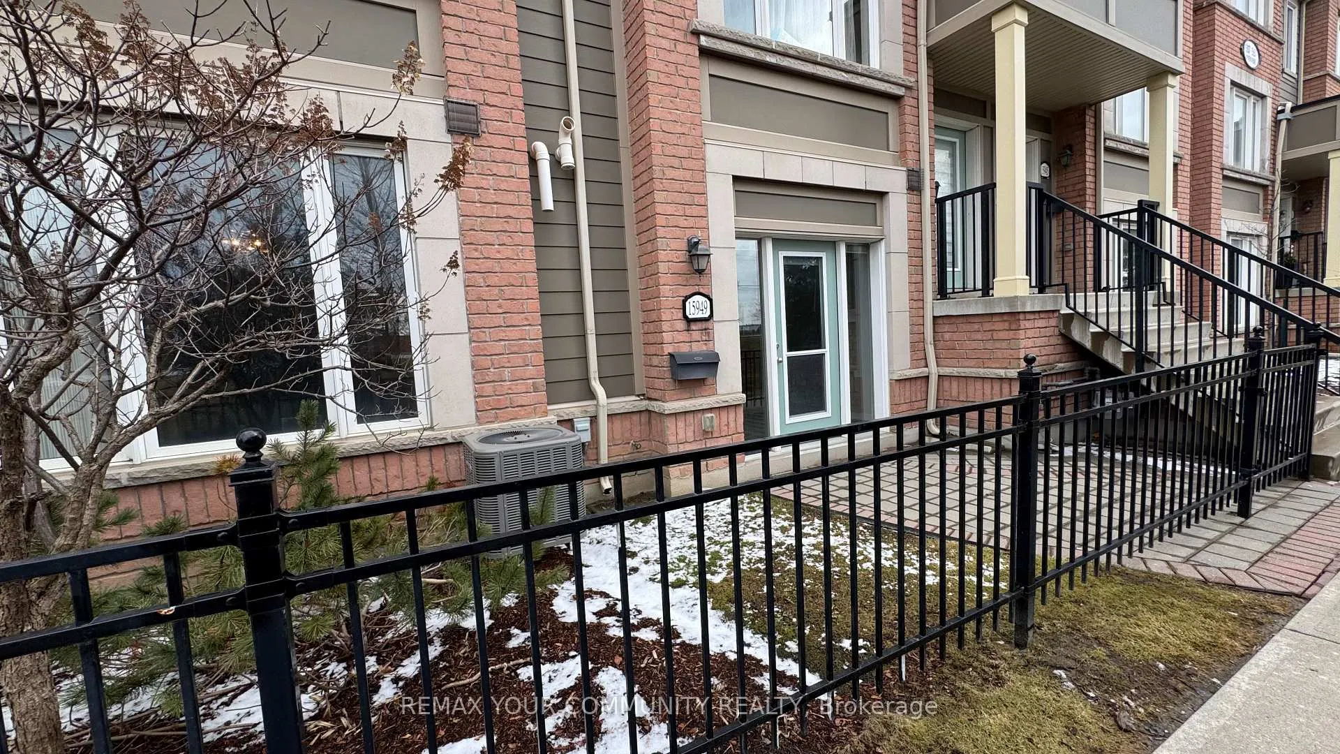 Photo 3 of 15949 Bayview Avenue, Aurora, Bayview Northeast — HOMEH