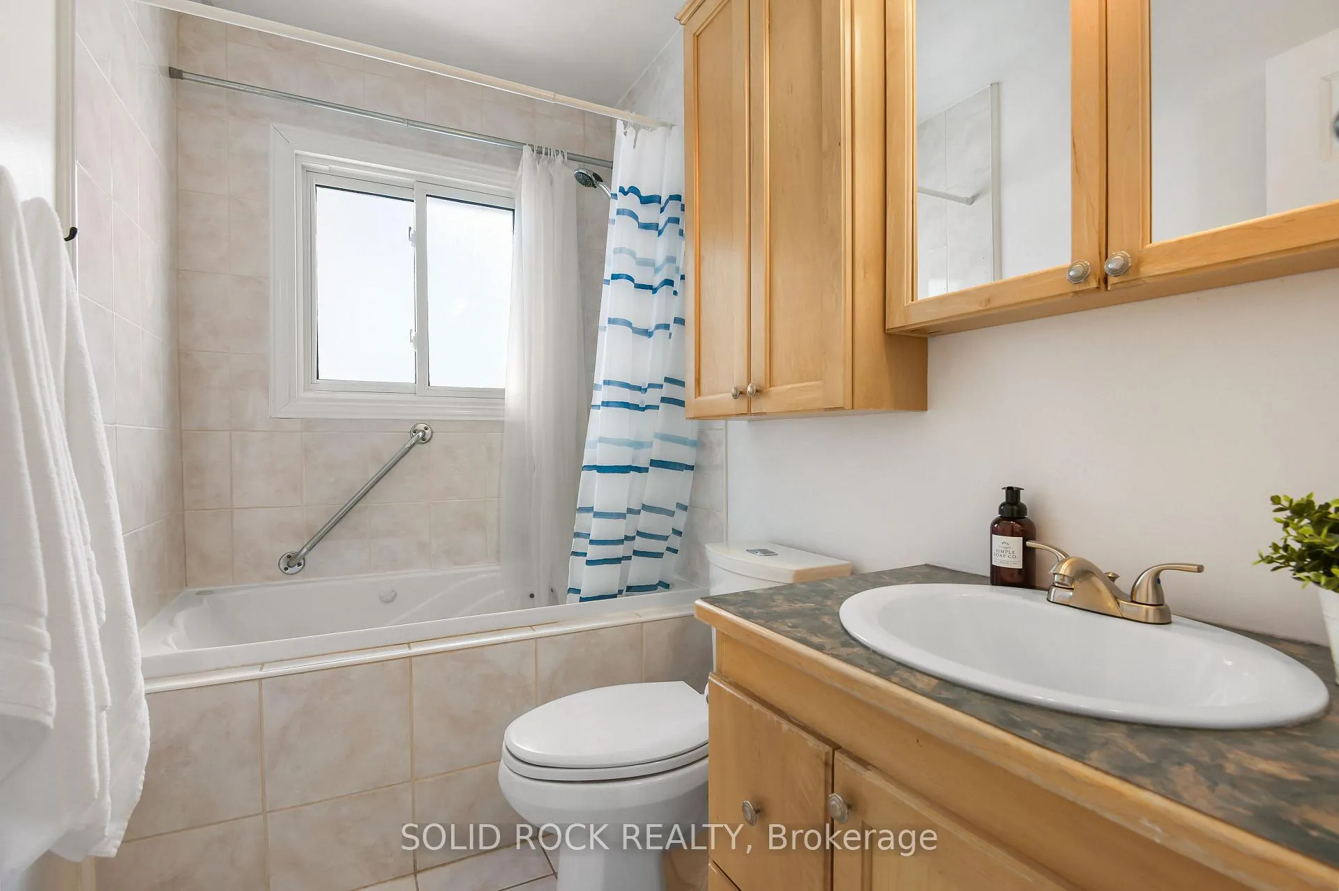 Photo 21 of 127 Edward Street S, Arnprior — HOMEH