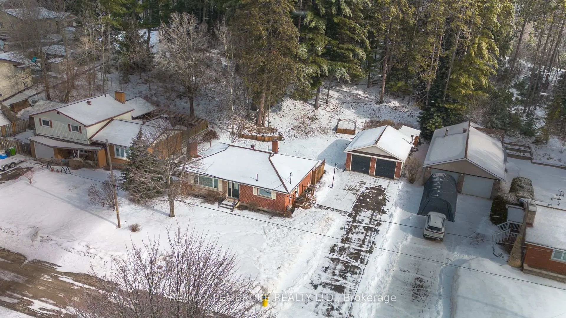 Photo 2 of 642 Birch Street, Petawawa — HOMEH