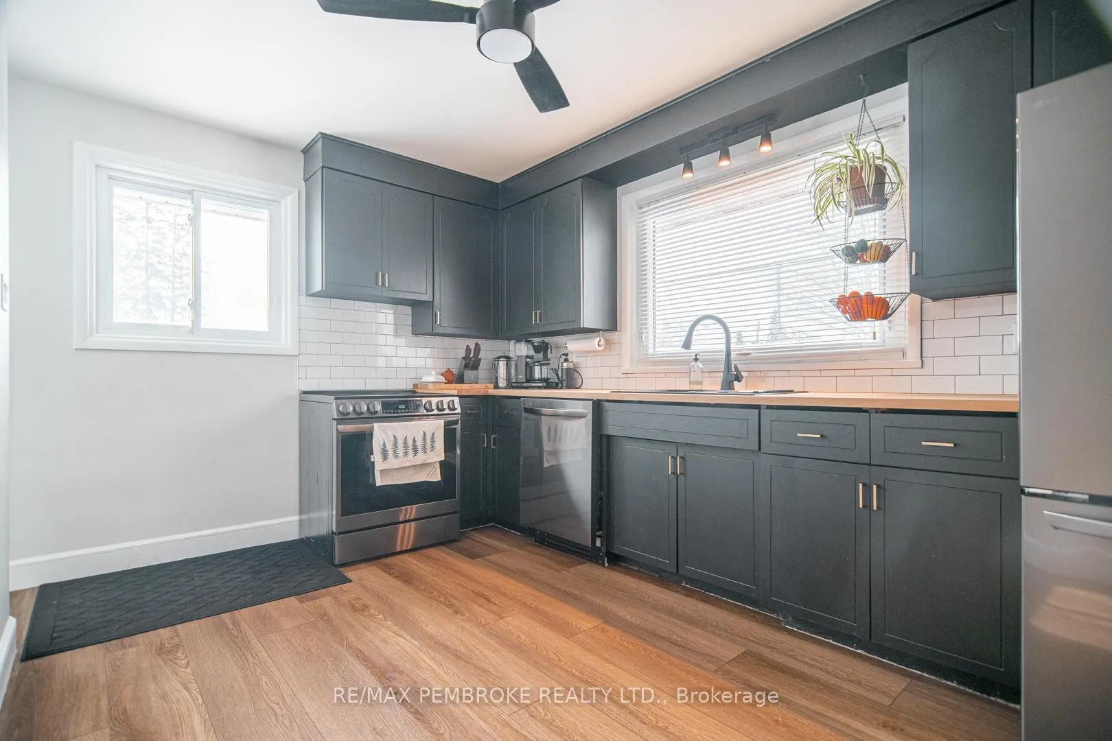 Photo 4 of 642 Birch Street, Petawawa — HOMEH