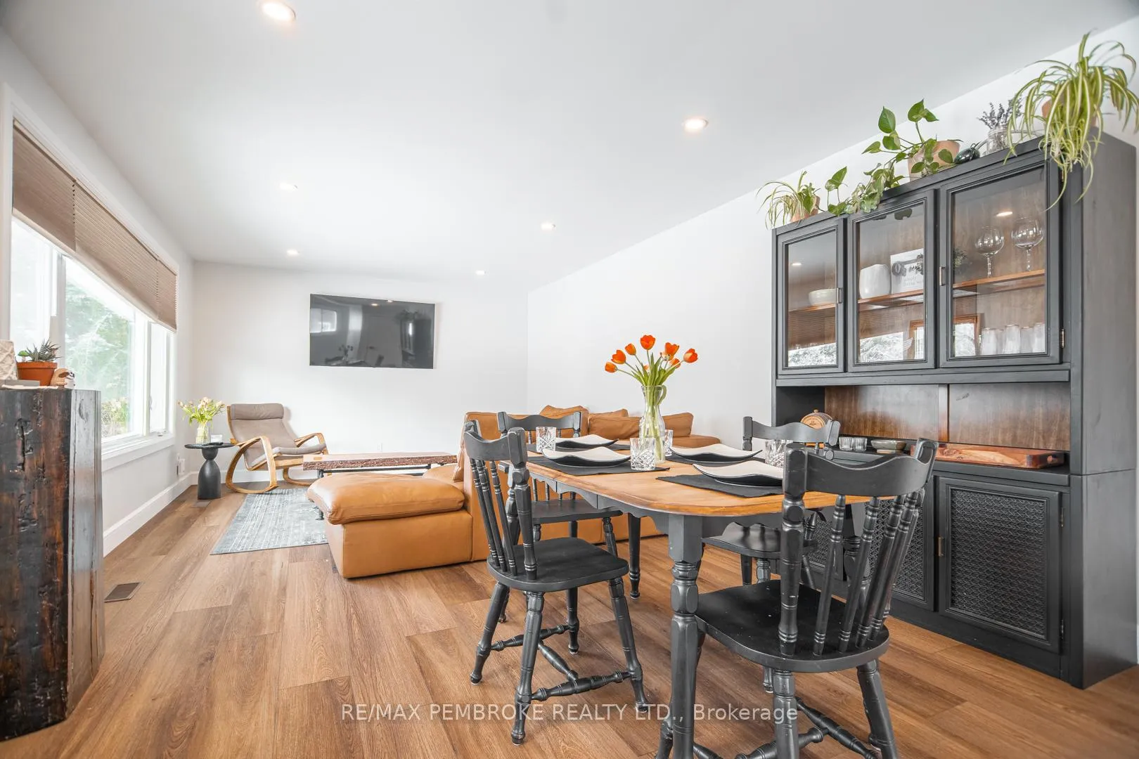Photo 5 of 642 Birch Street, Petawawa — HOMEH