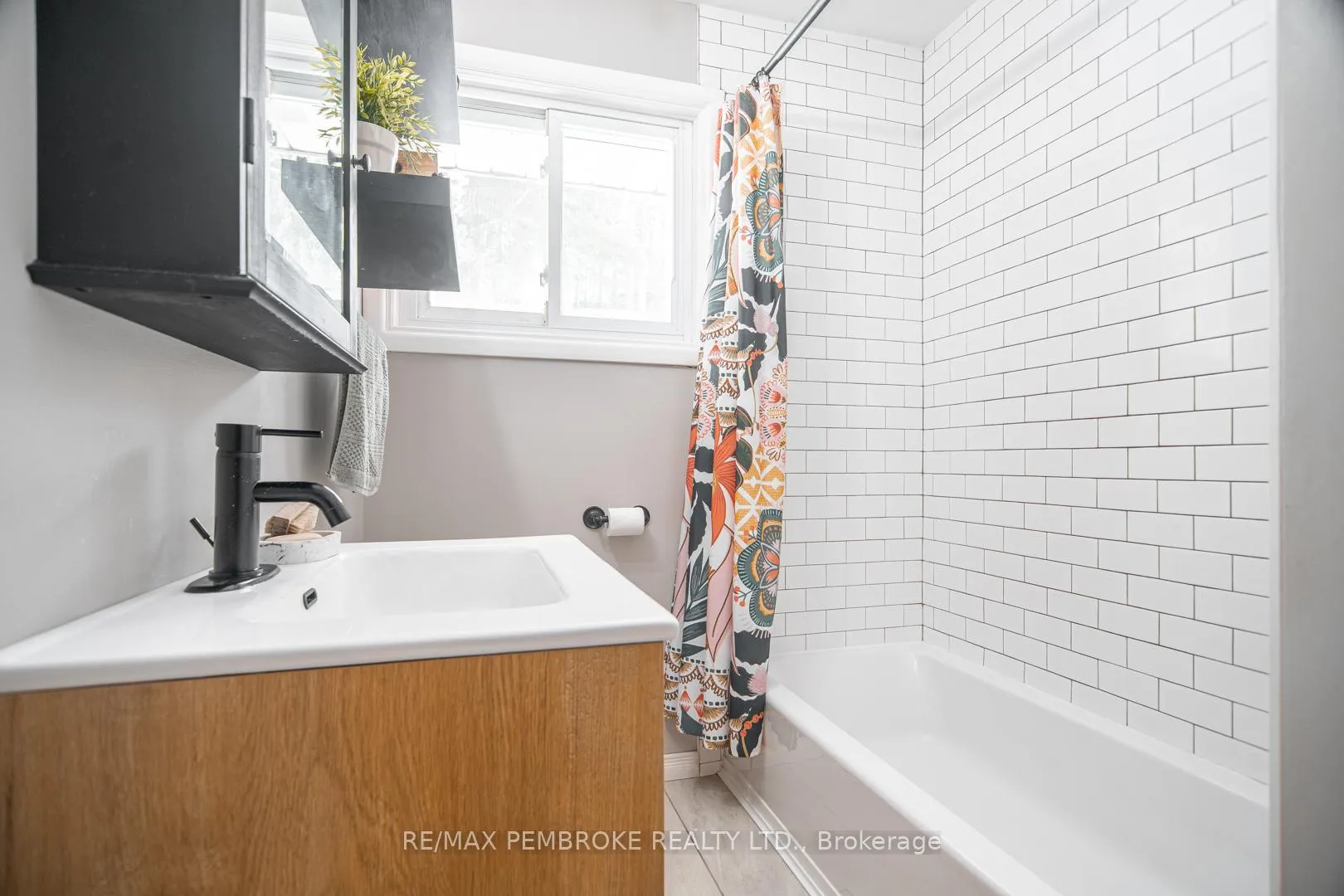 Photo 15 of 642 Birch Street, Petawawa — HOMEH