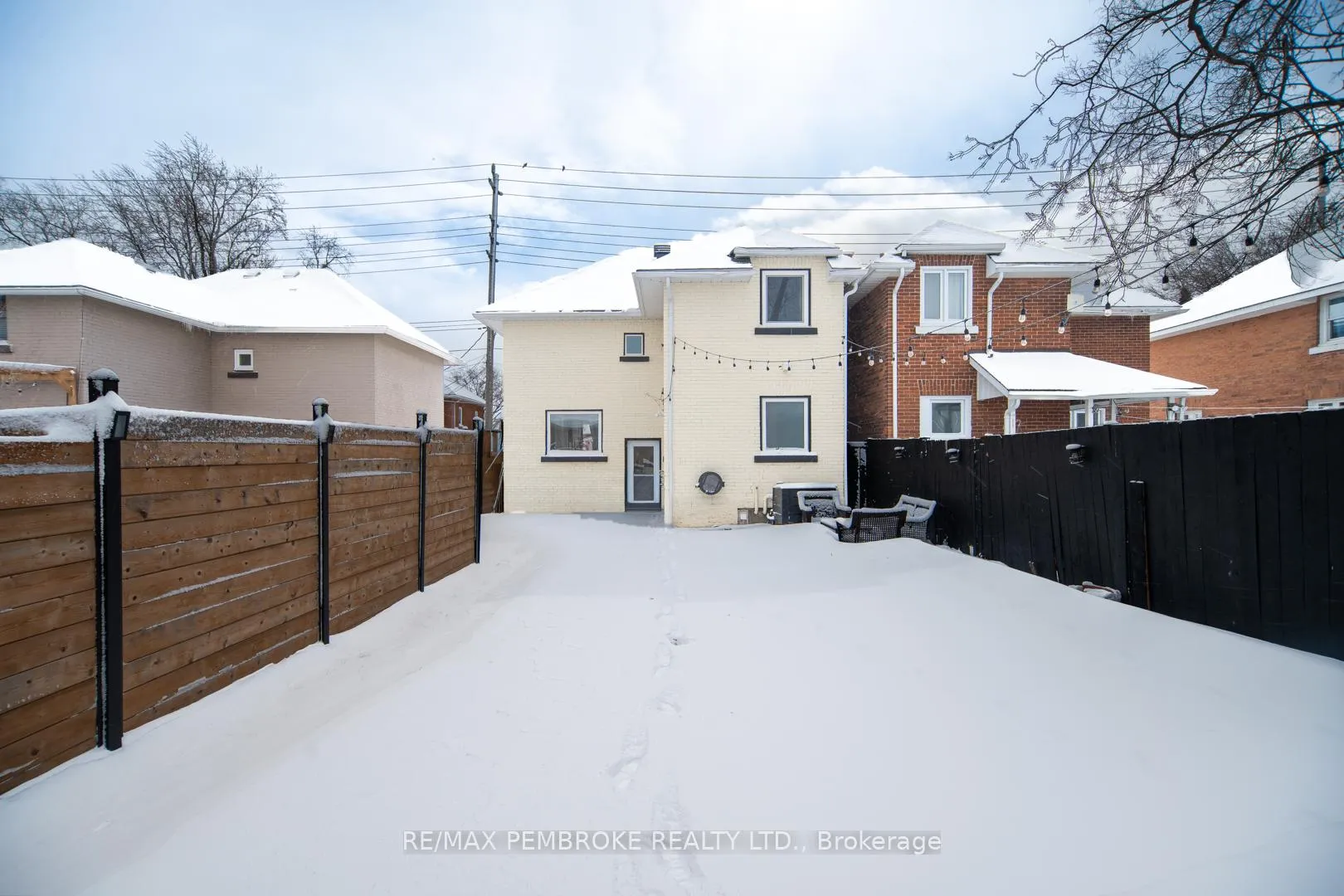 Photo 2 of 332 Third Avenue, Pembroke — HOMEH