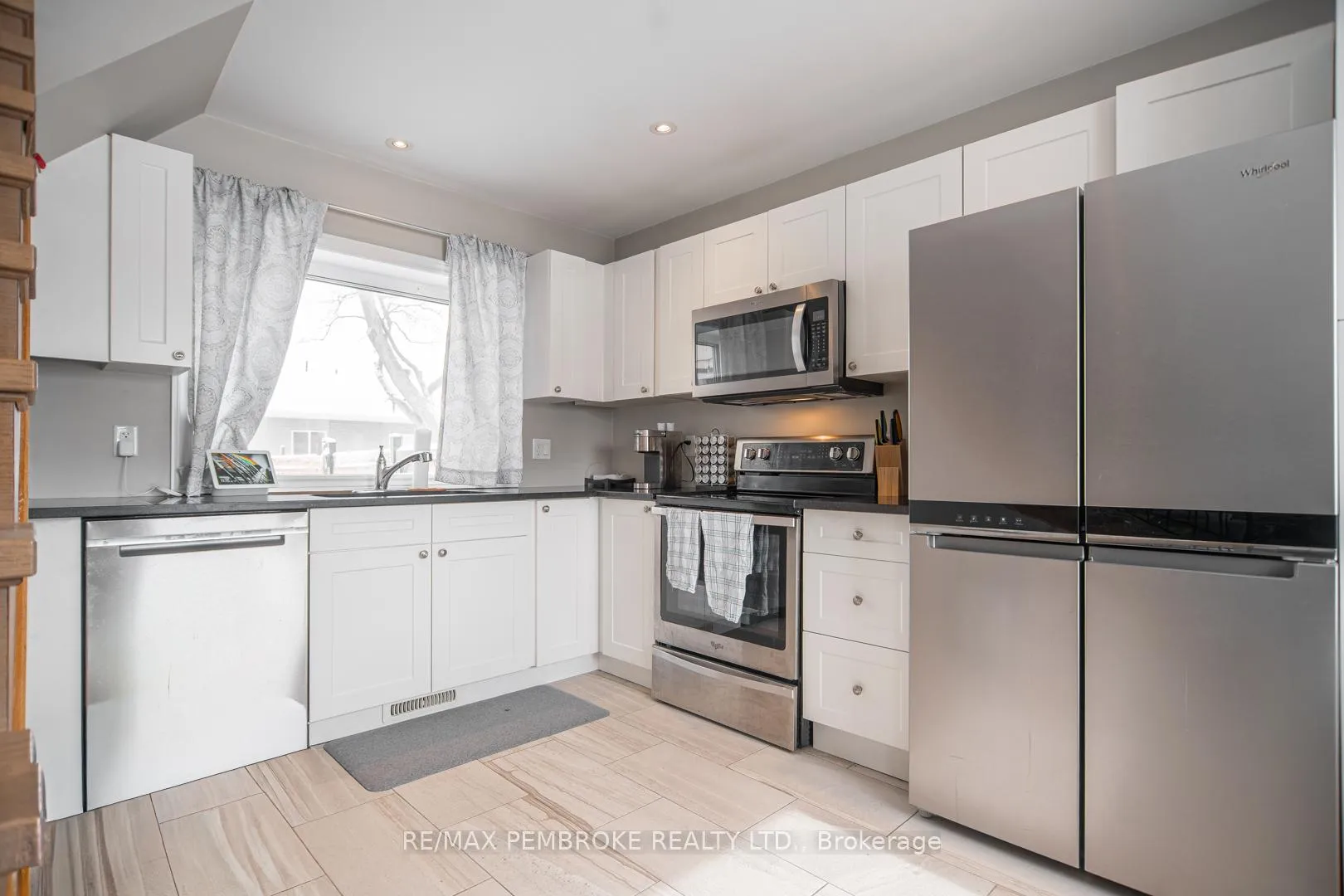 Photo 3 of 332 Third Avenue, Pembroke — HOMEH
