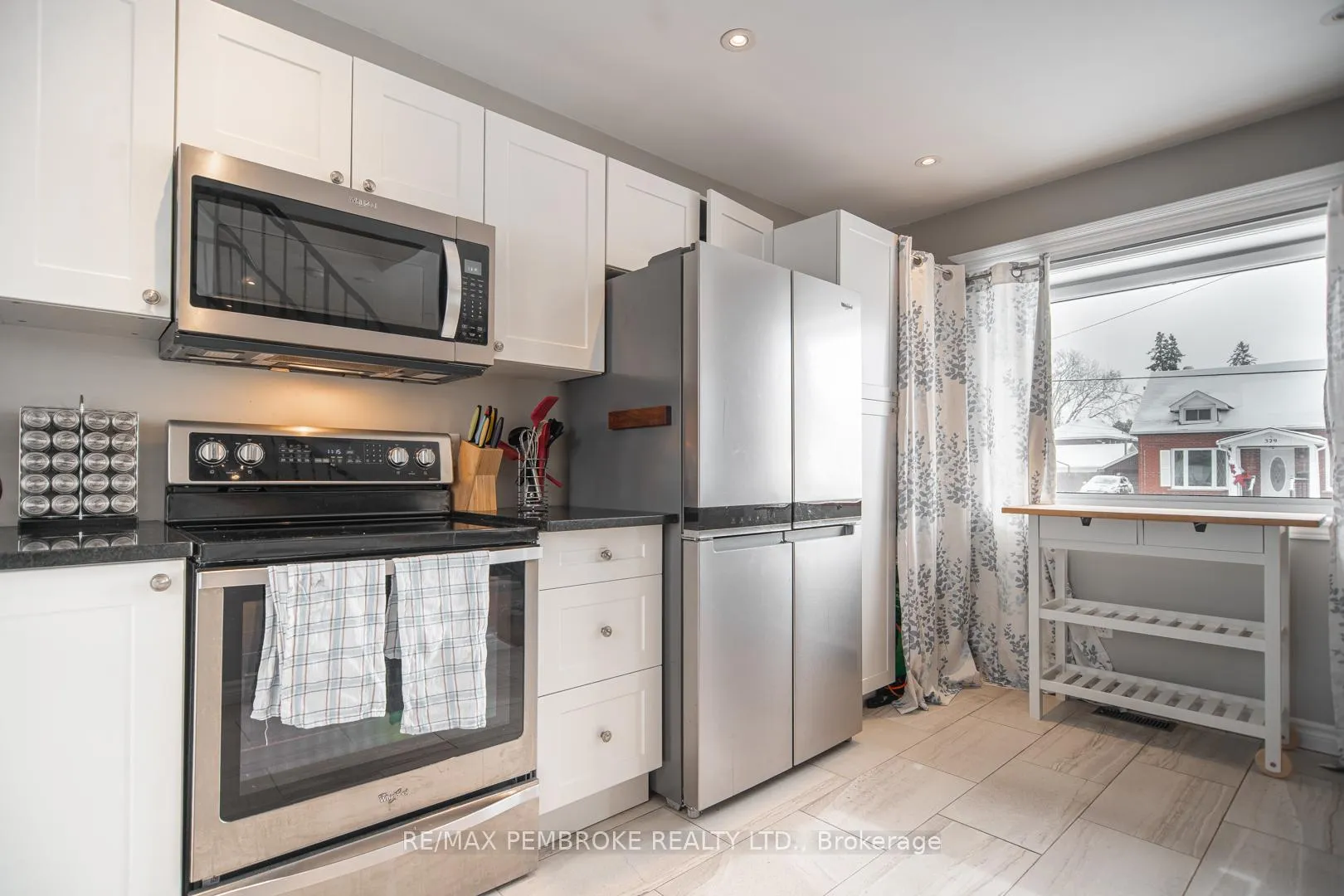 Photo 4 of 332 Third Avenue, Pembroke — HOMEH