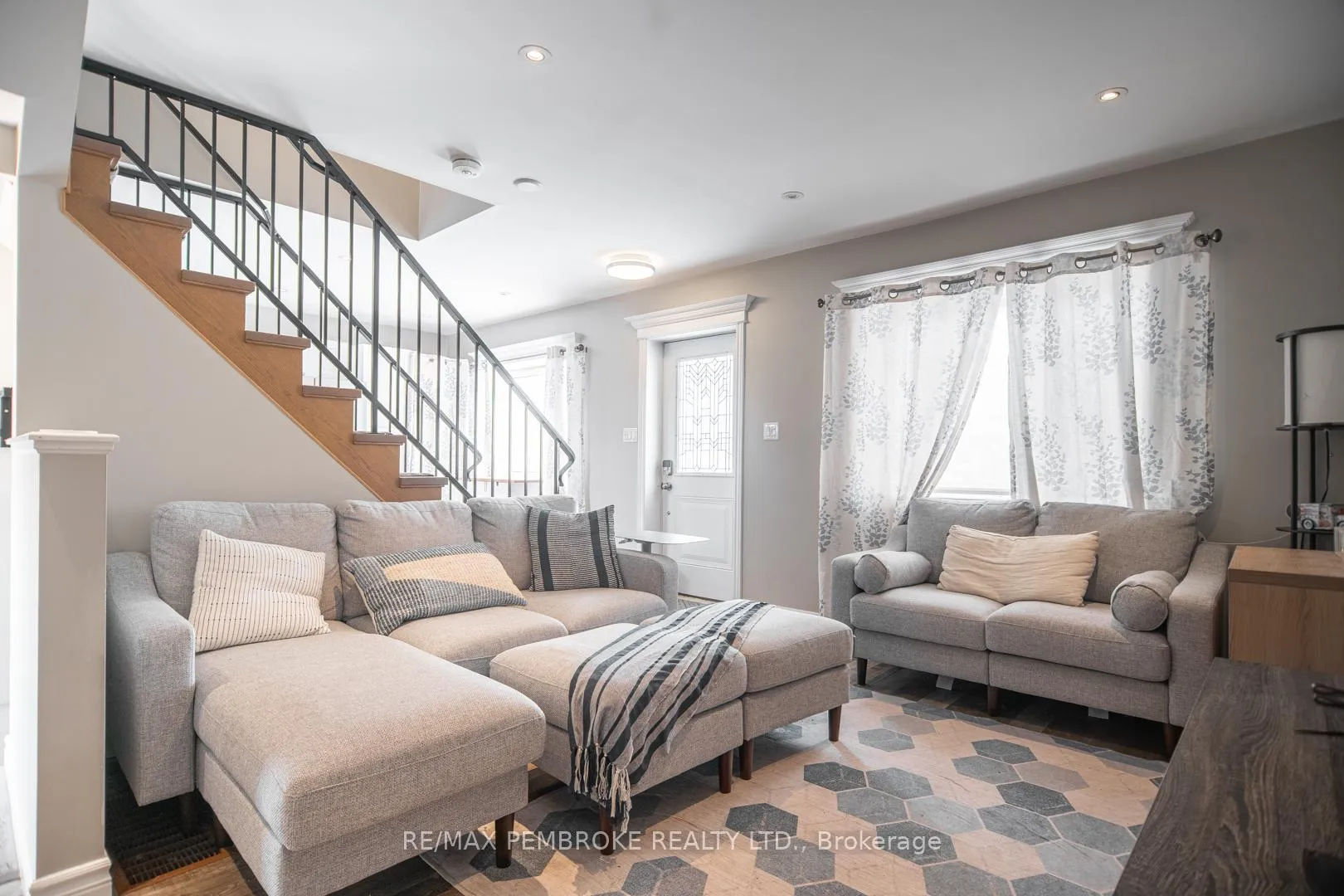 Photo 6 of 332 Third Avenue, Pembroke — HOMEH