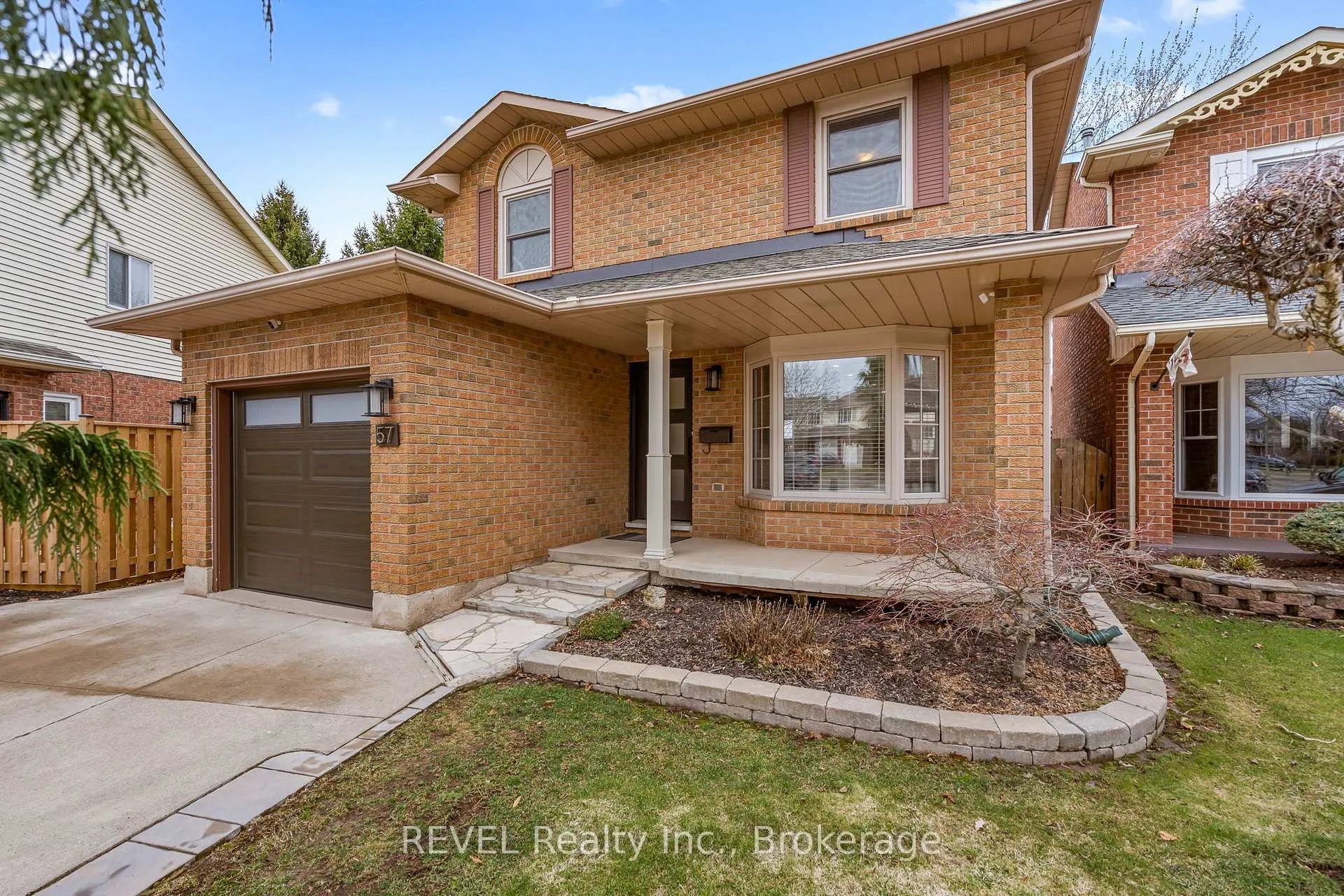 Photo 2 of 57 Tomahawk Drive, Grimsby, Grimsby East — HOMEH
