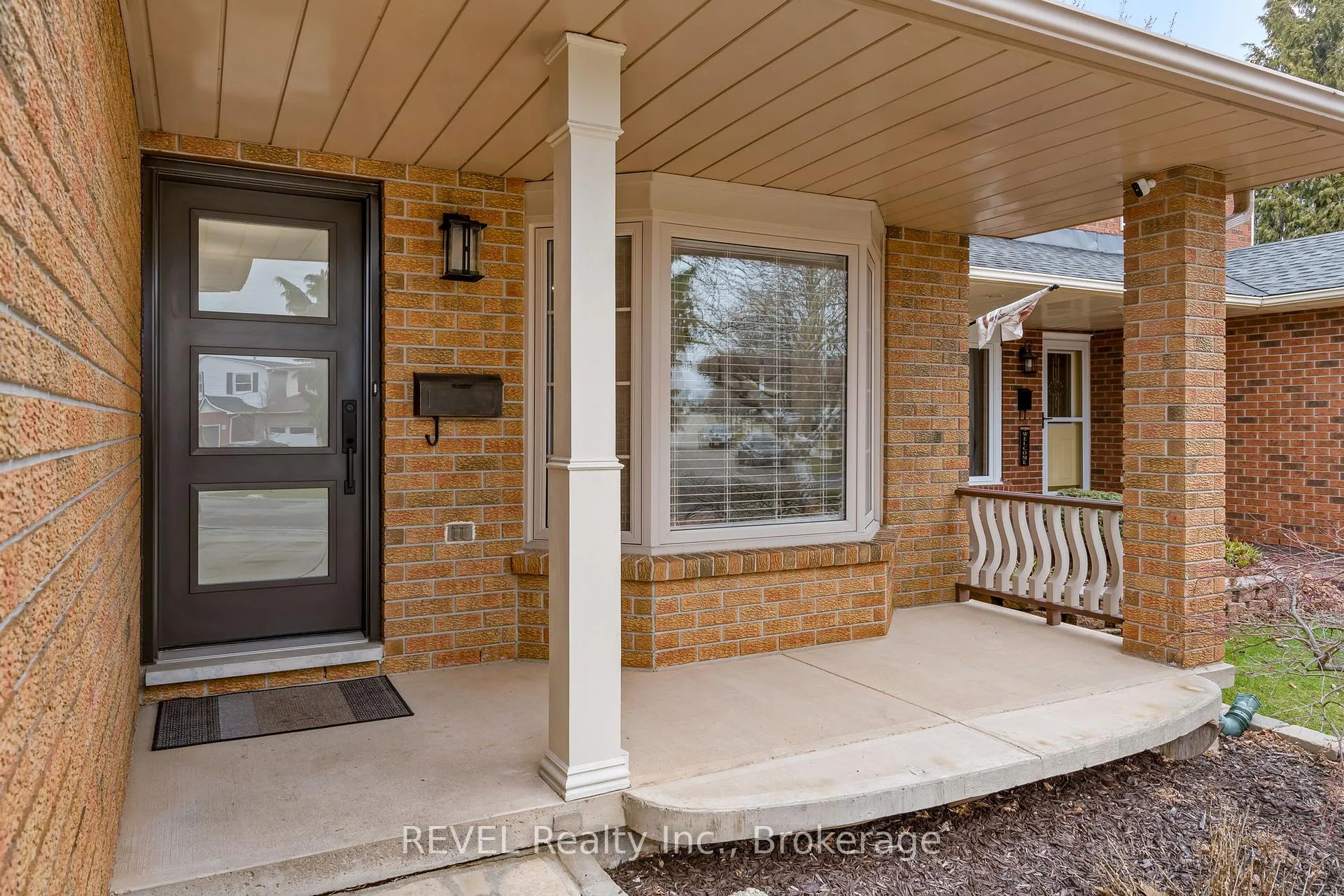 Photo 3 of 57 Tomahawk Drive, Grimsby, Grimsby East — HOMEH