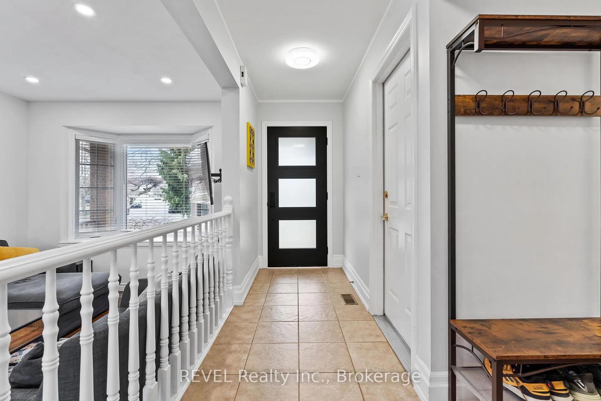 Photo 4 of 57 Tomahawk Drive, Grimsby, Grimsby East — HOMEH