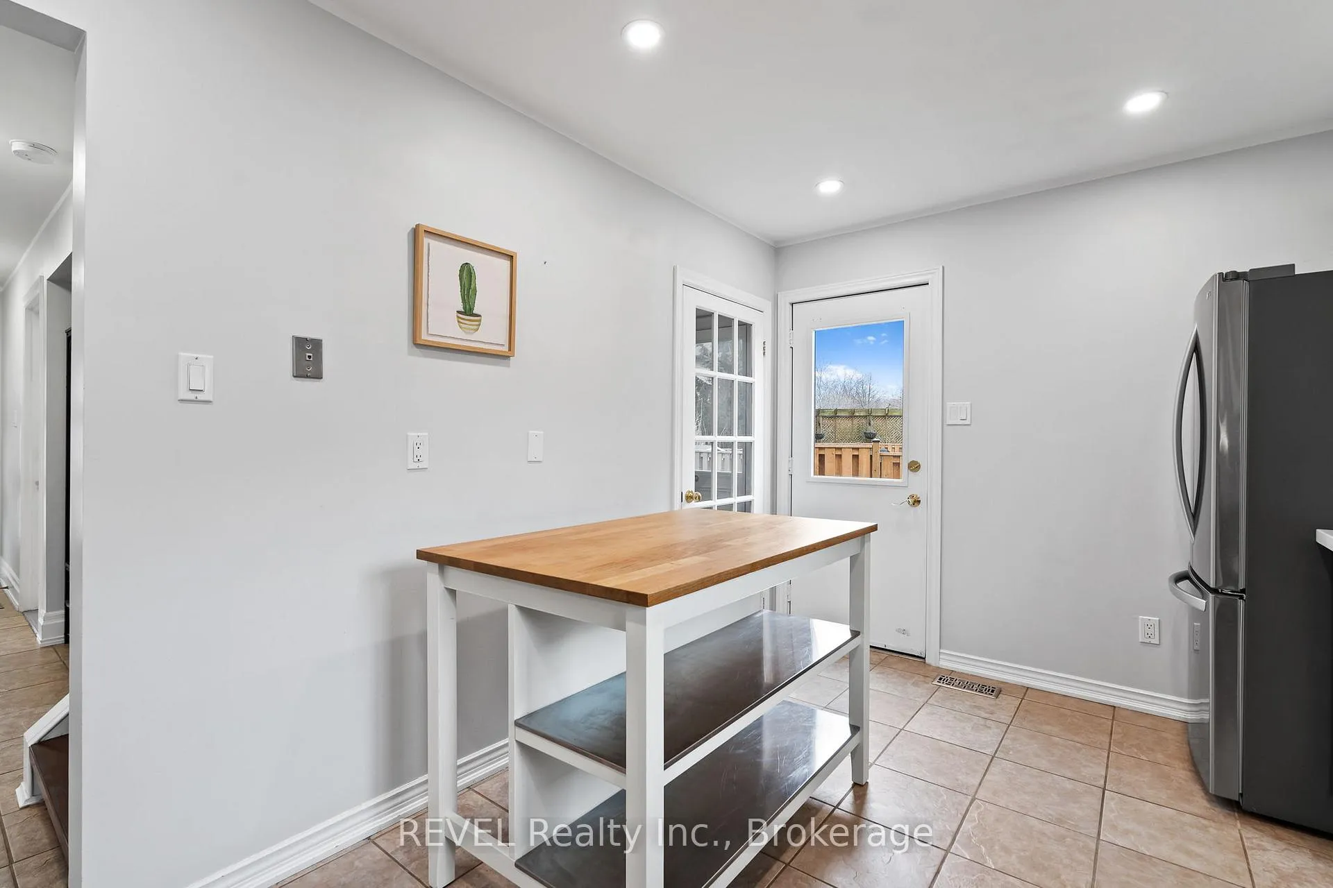 Photo 10 of 57 Tomahawk Drive, Grimsby, Grimsby East — HOMEH