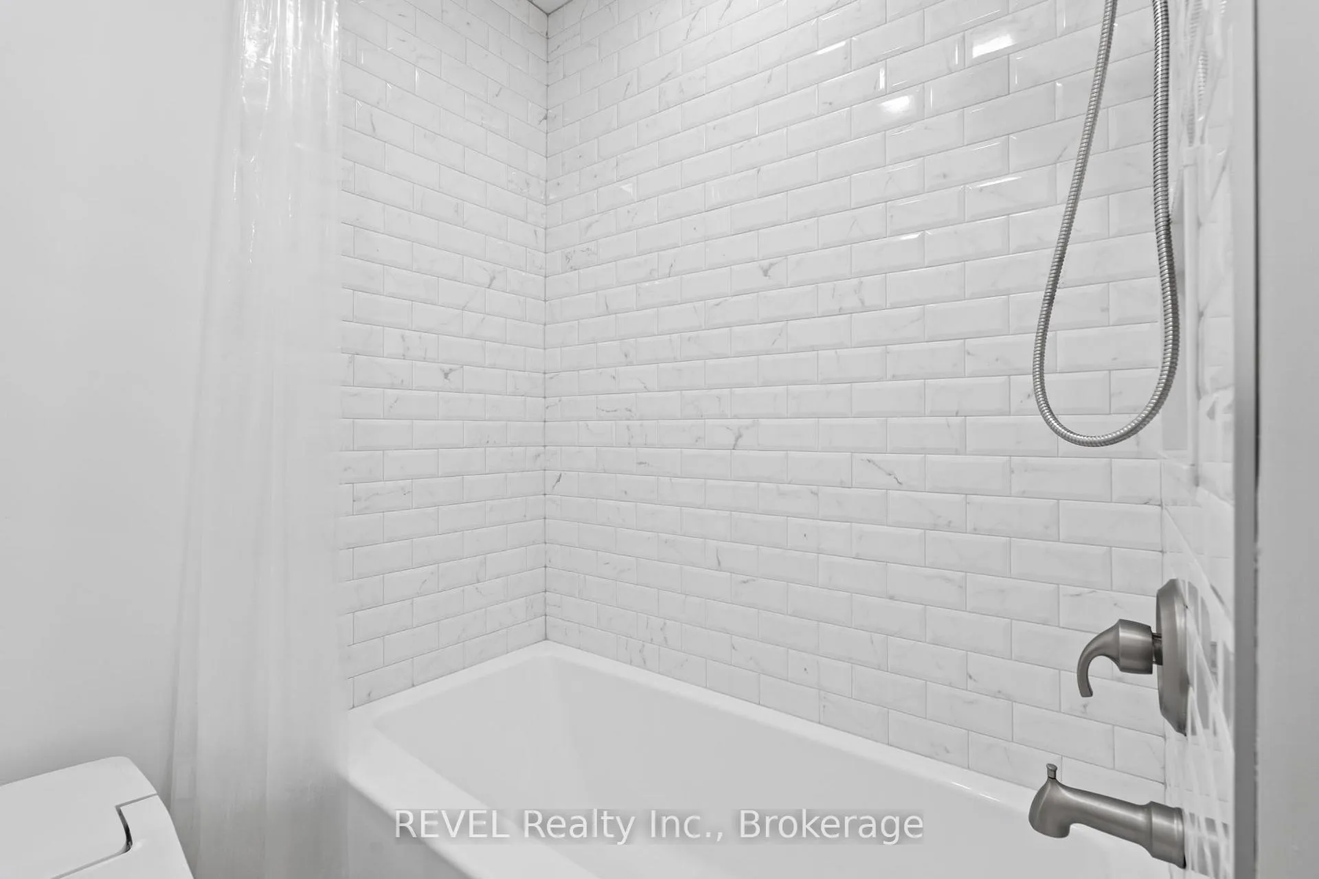 Photo 16 of 57 Tomahawk Drive, Grimsby, Grimsby East — HOMEH