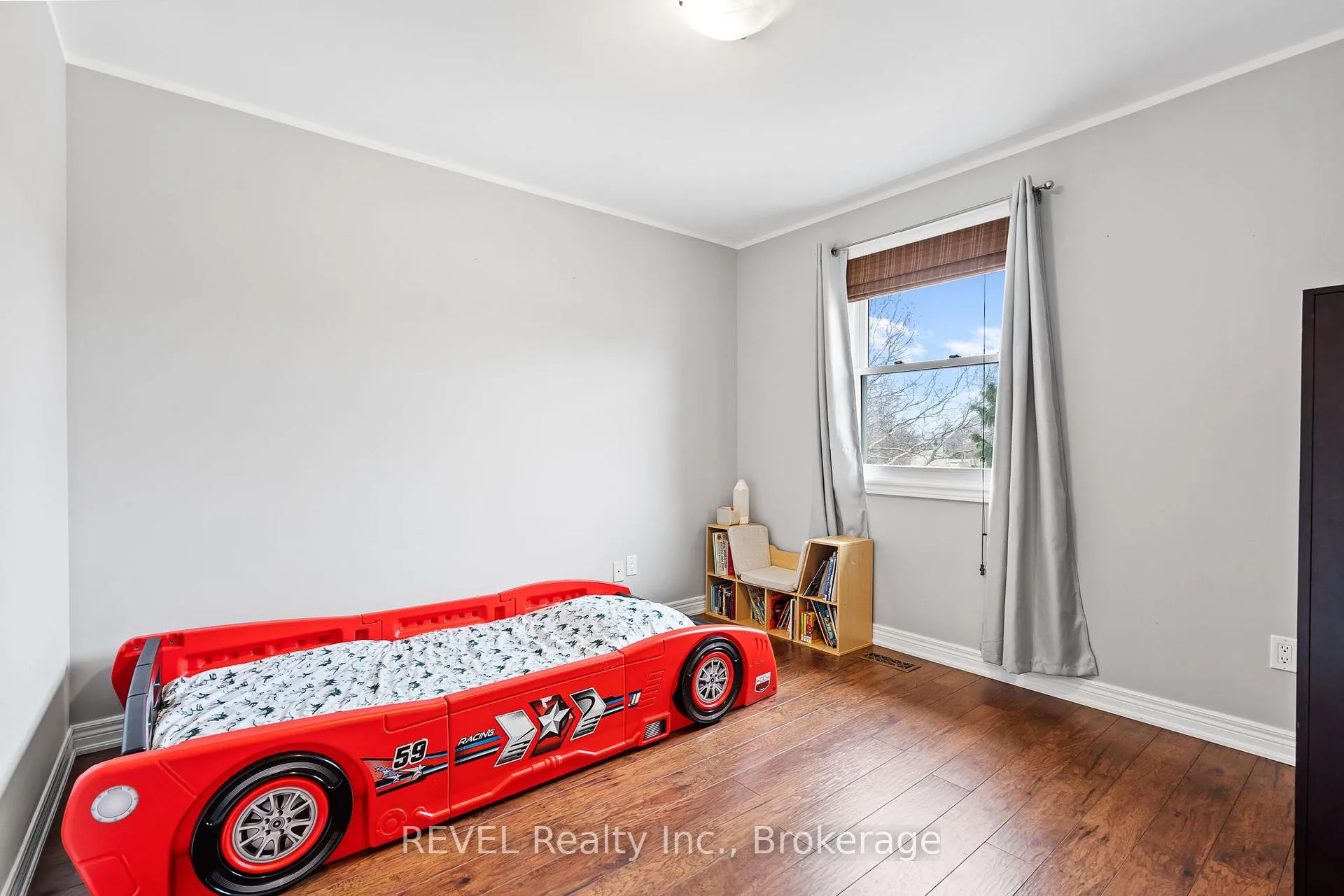 Photo 18 of 57 Tomahawk Drive, Grimsby, Grimsby East — HOMEH