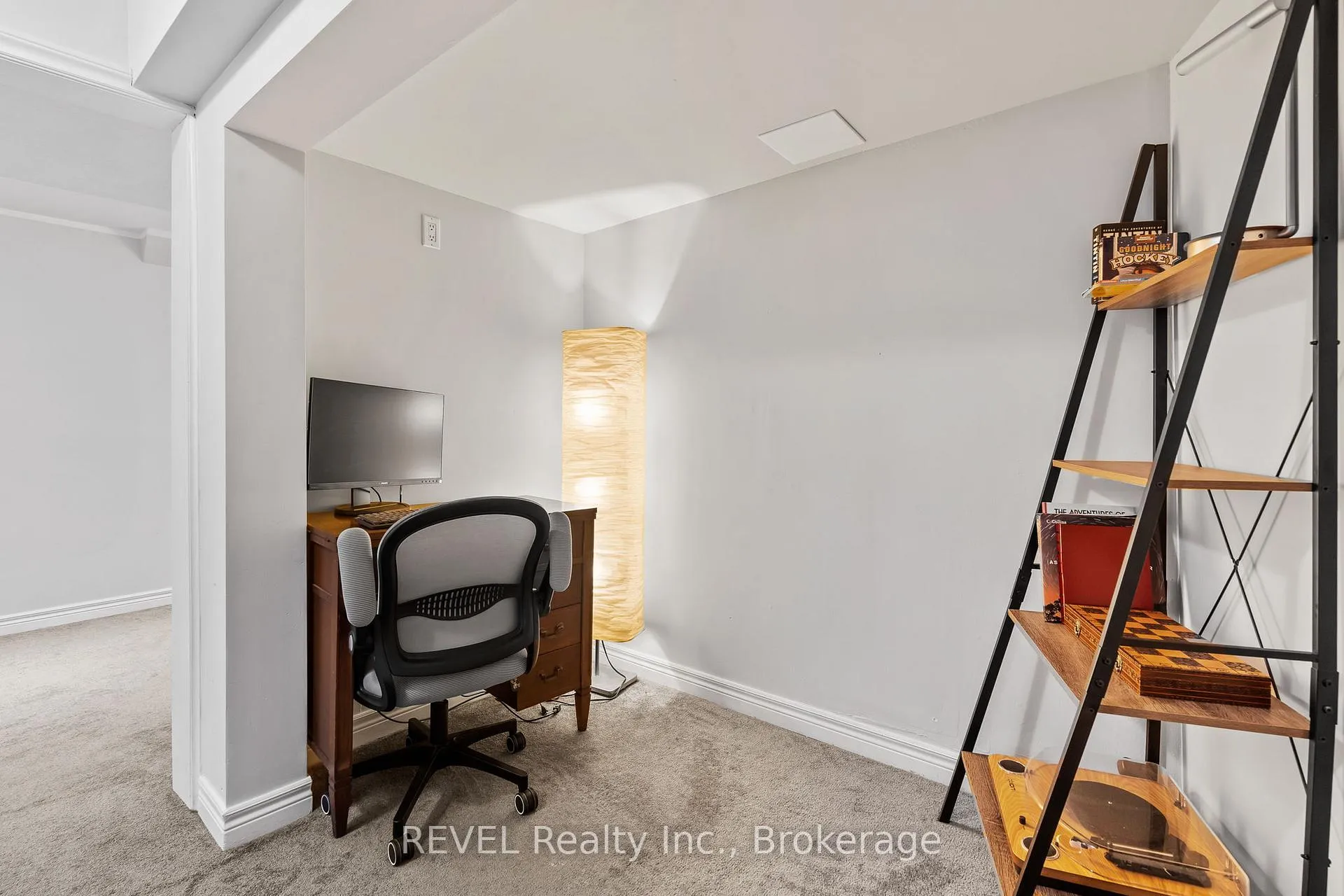 Photo 19 of 57 Tomahawk Drive, Grimsby, Grimsby East — HOMEH