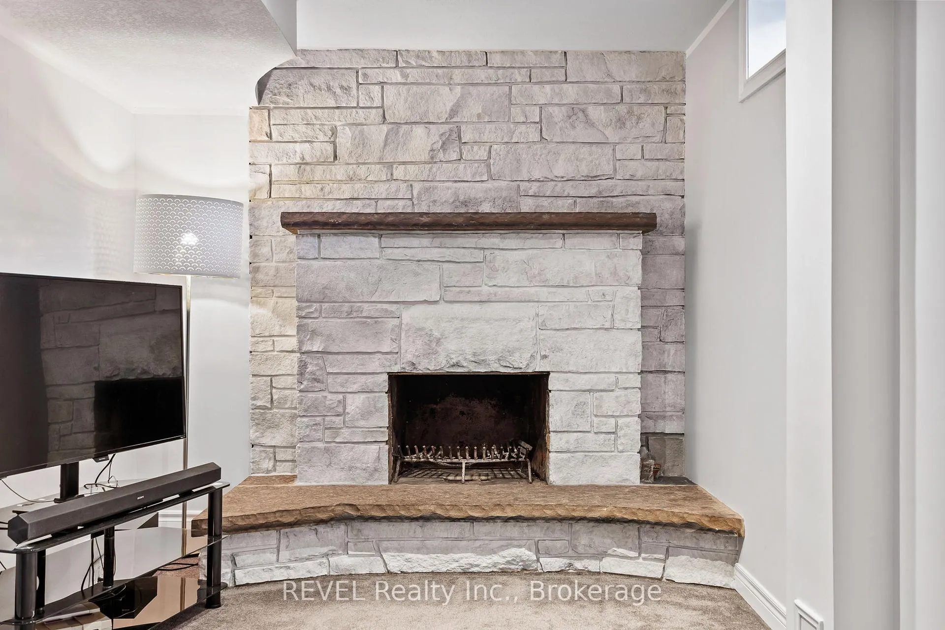 Photo 21 of 57 Tomahawk Drive, Grimsby, Grimsby East — HOMEH