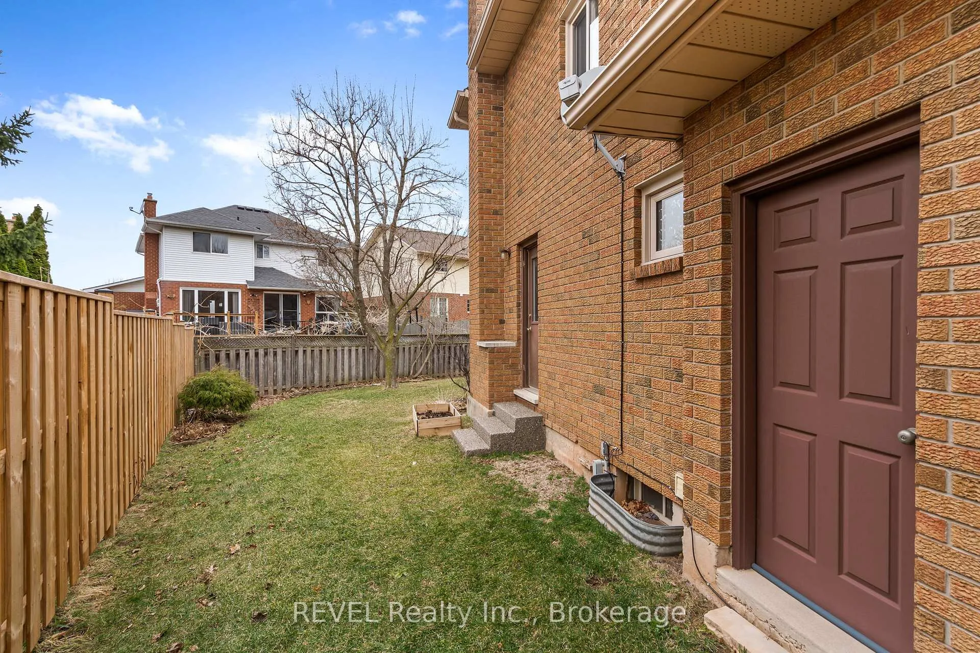 Photo 23 of 57 Tomahawk Drive, Grimsby, Grimsby East — HOMEH