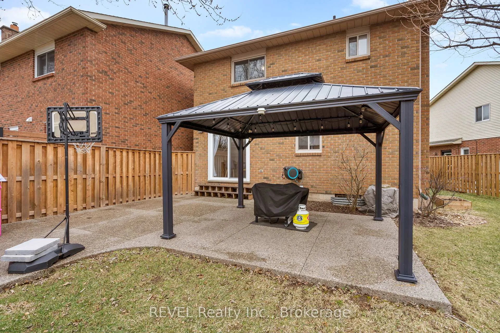 Photo 25 of 57 Tomahawk Drive, Grimsby, Grimsby East — HOMEH
